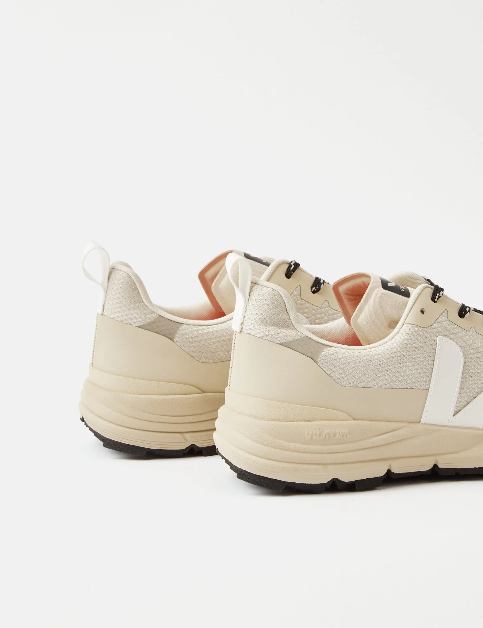 Veja Dekkan Alveomesh Trainers - Natural White sold by Article London product image thumbnail 3