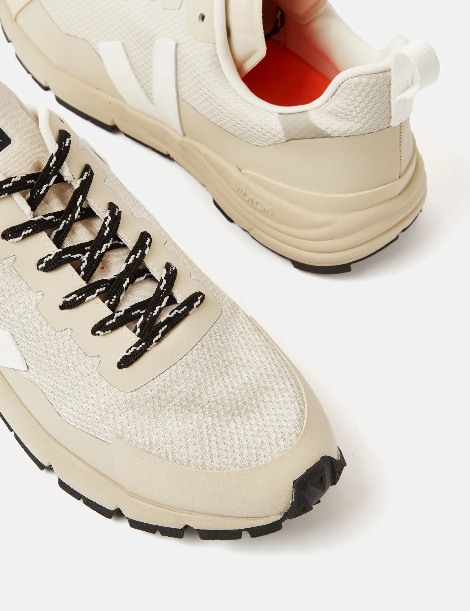 Veja Dekkan Alveomesh Trainers - Natural White sold by Article London product image thumbnail 4