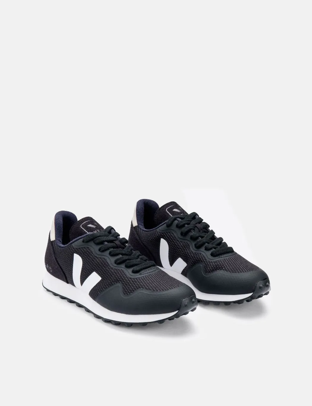 Veja SDU RT B-Mesh Trainers (Vegan) - Black/Natural sold by Article London product image thumbnail 3
