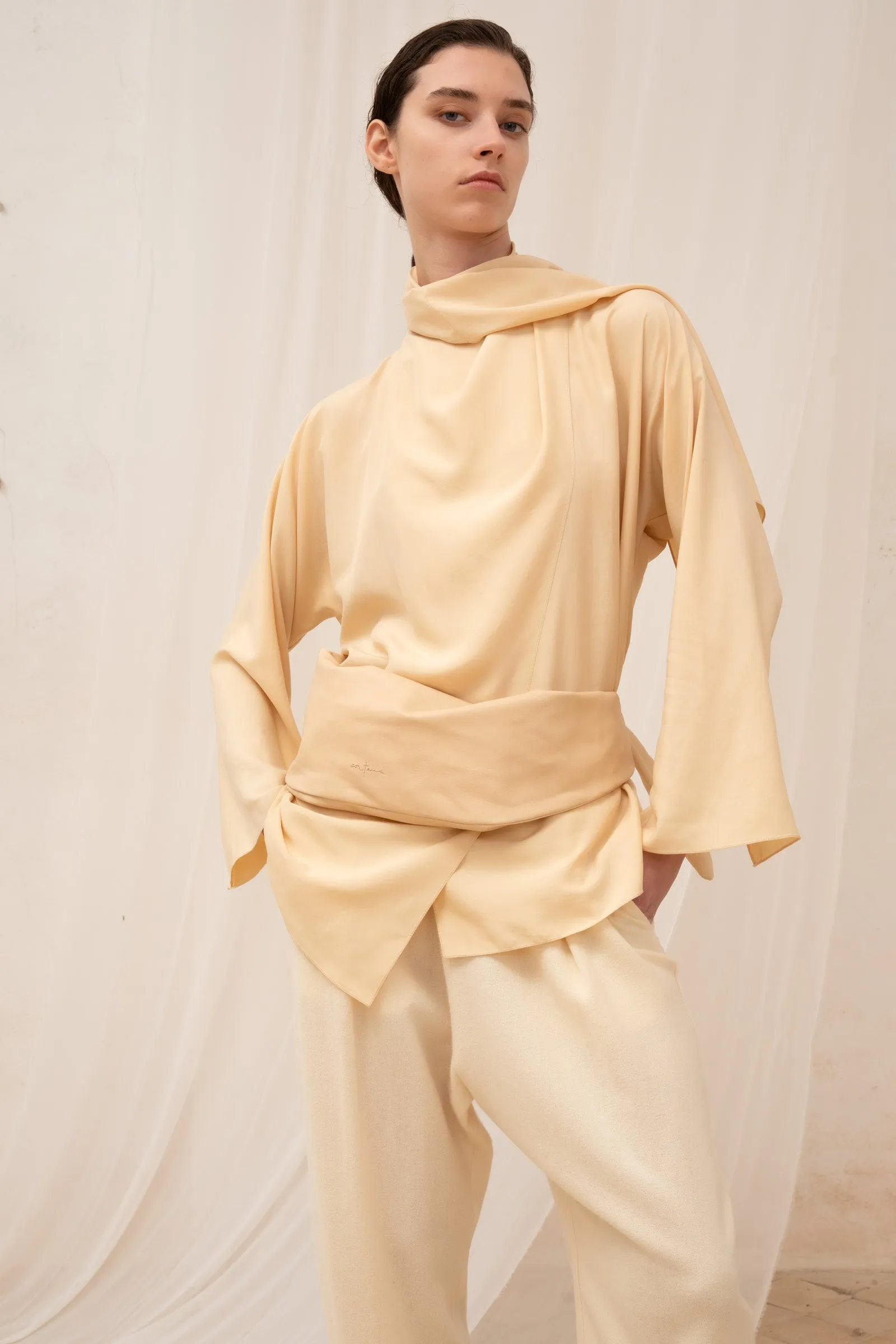 Jackie, pantalon en lana de yak marfil sold by Cortana product image thumbnail 4