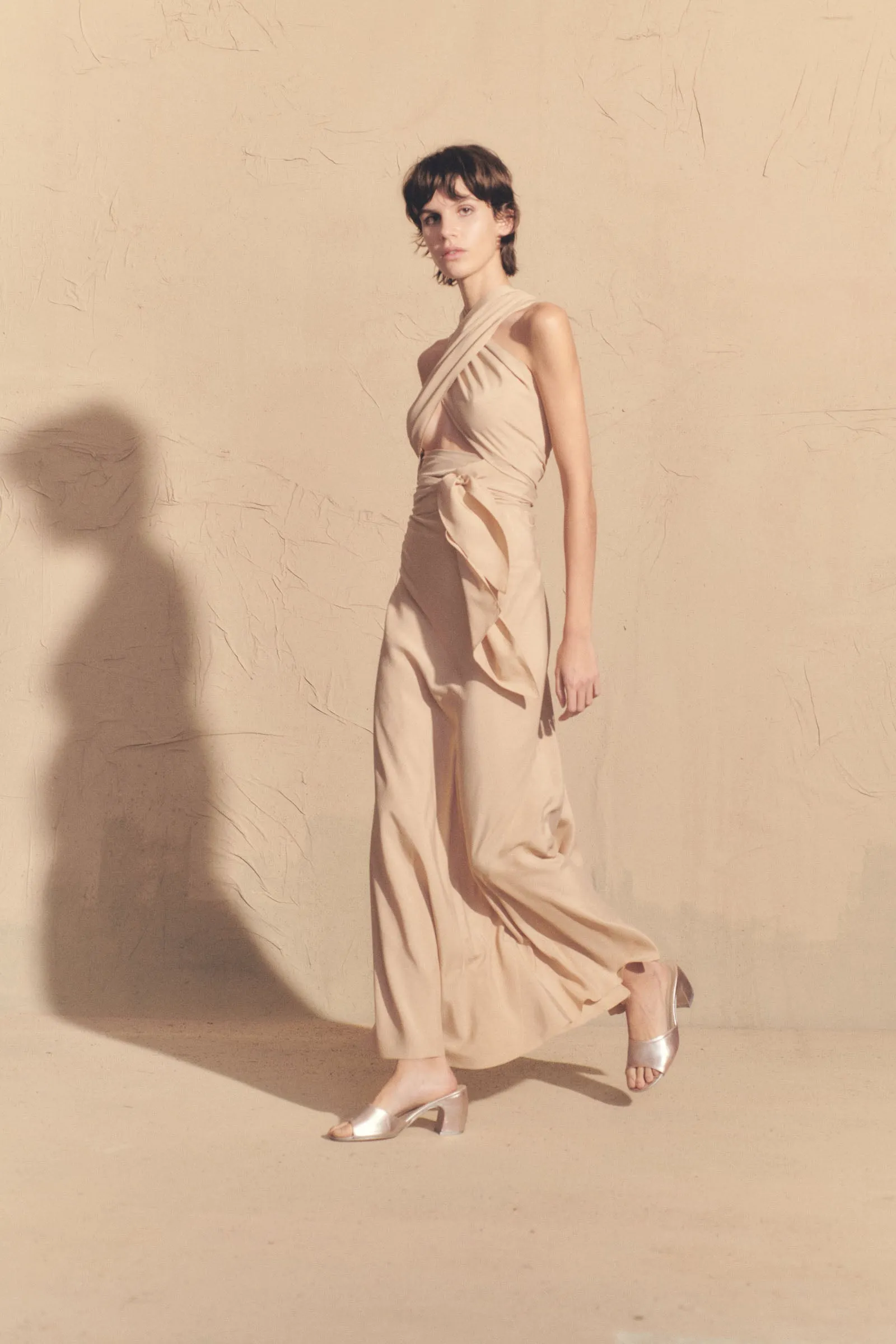 Lora, vestido en seda arena rosa sold by Cortana product image thumbnail 3