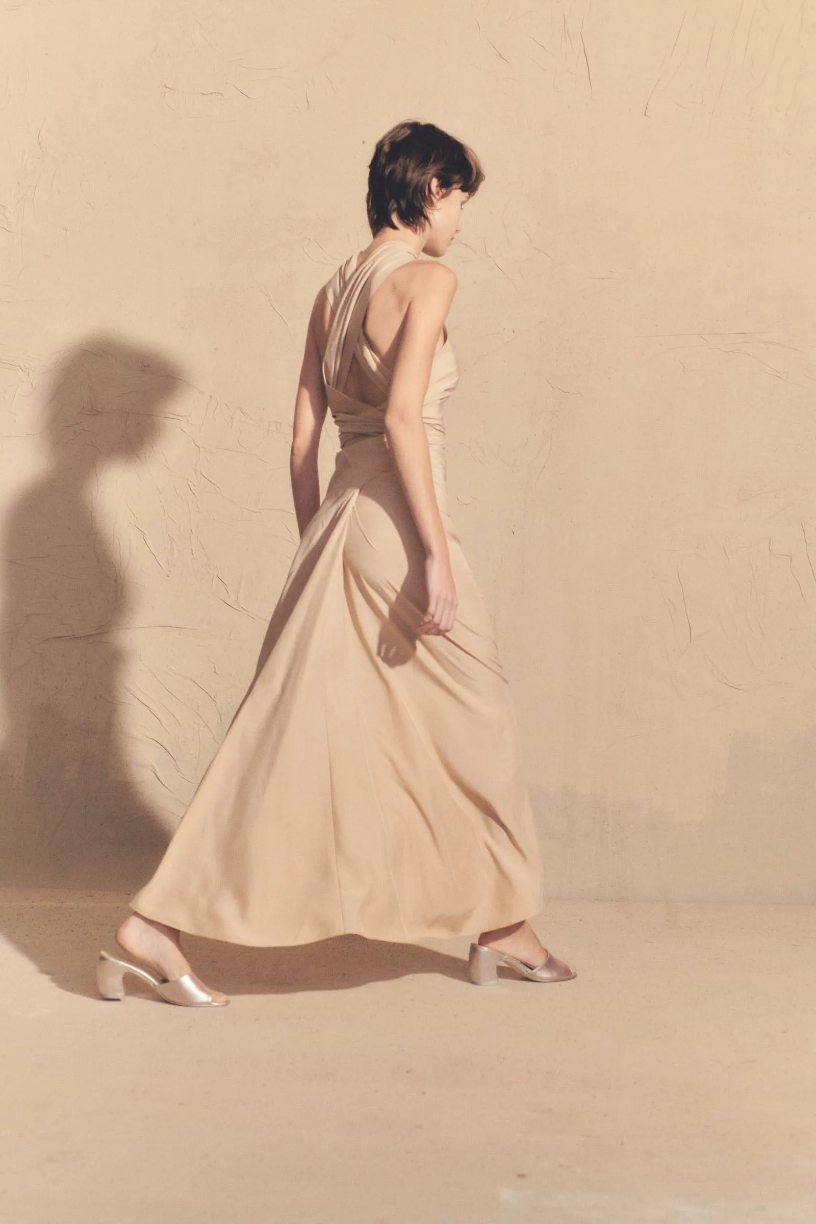 Lora, vestido en seda arena rosa sold by Cortana product image thumbnail 5