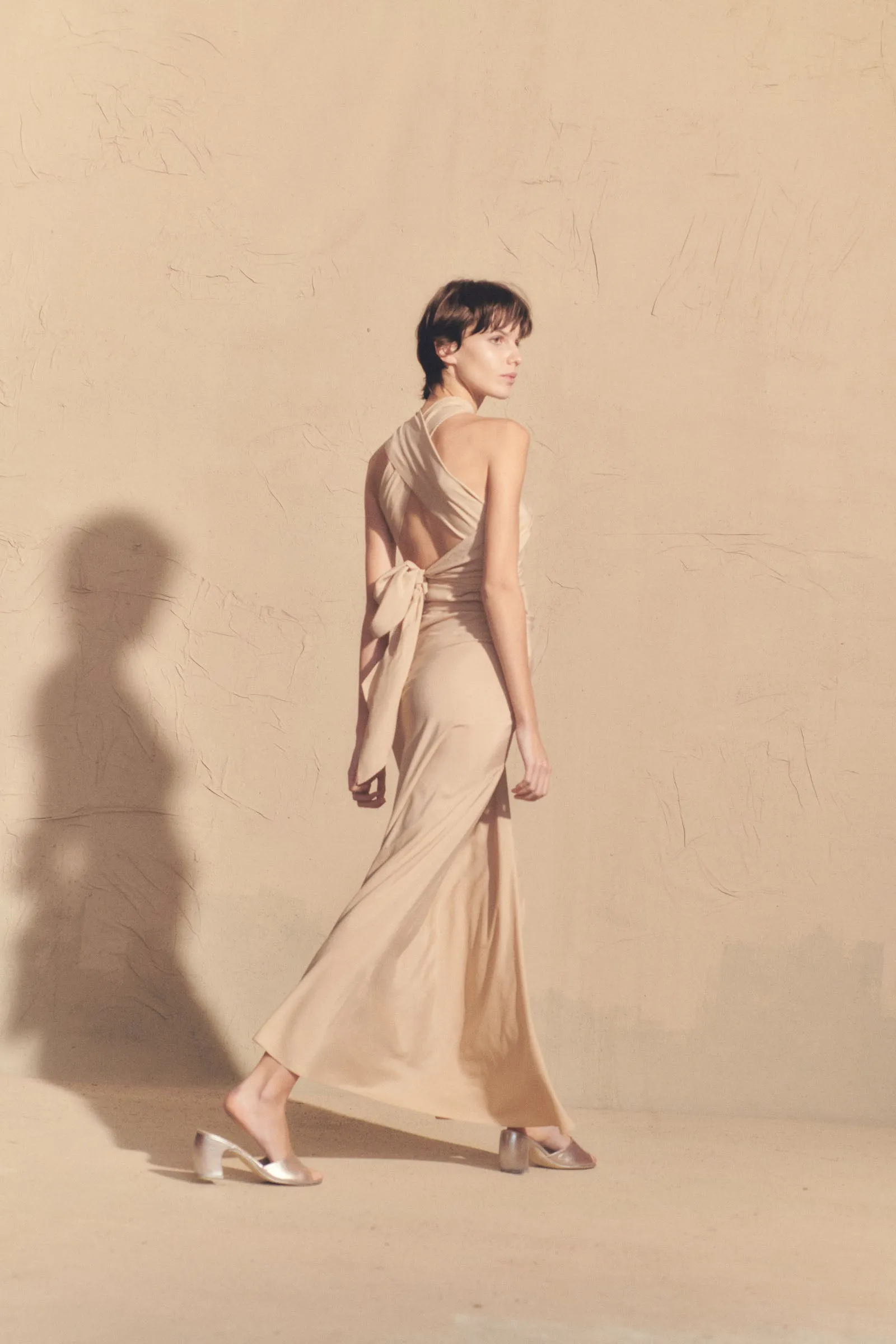 Lora, vestido en seda arena rosa sold by Cortana product image thumbnail 4