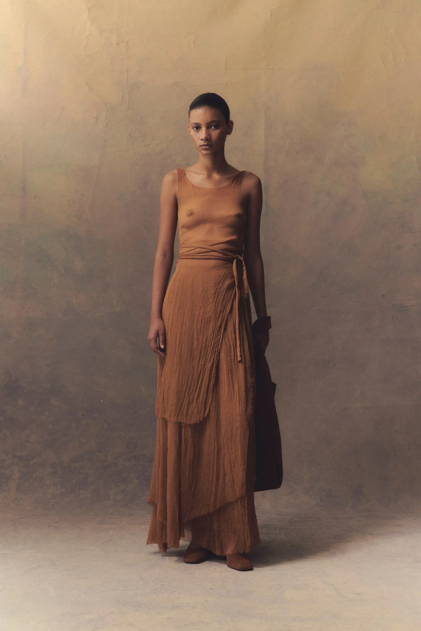 Aura, top de tirantes en seda bronce sold by Cortana product image thumbnail 3