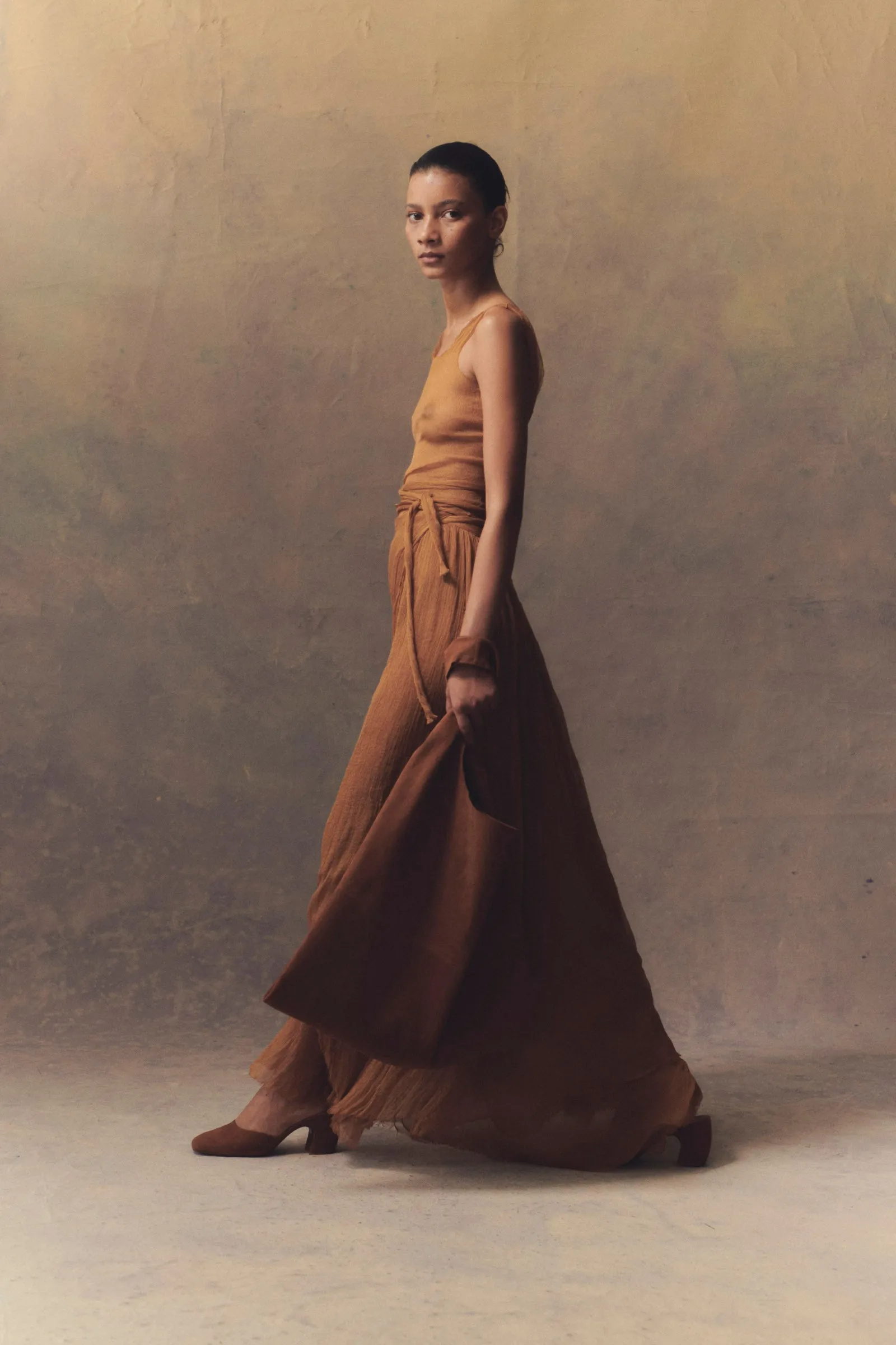 Aura, top de tirantes en seda bronce sold by Cortana product image thumbnail 4