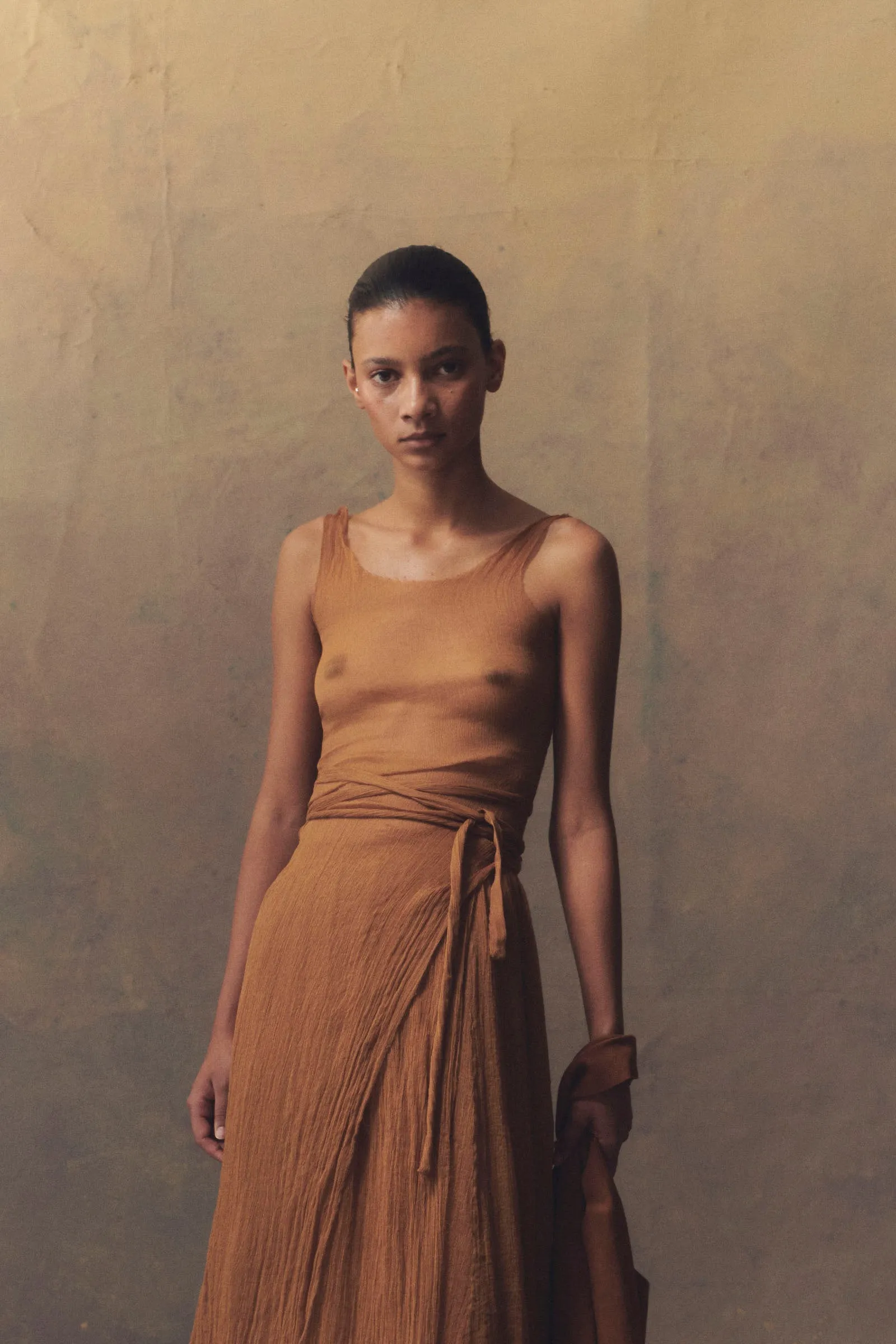 Aura, top de tirantes en seda bronce sold by Cortana product image thumbnail 2