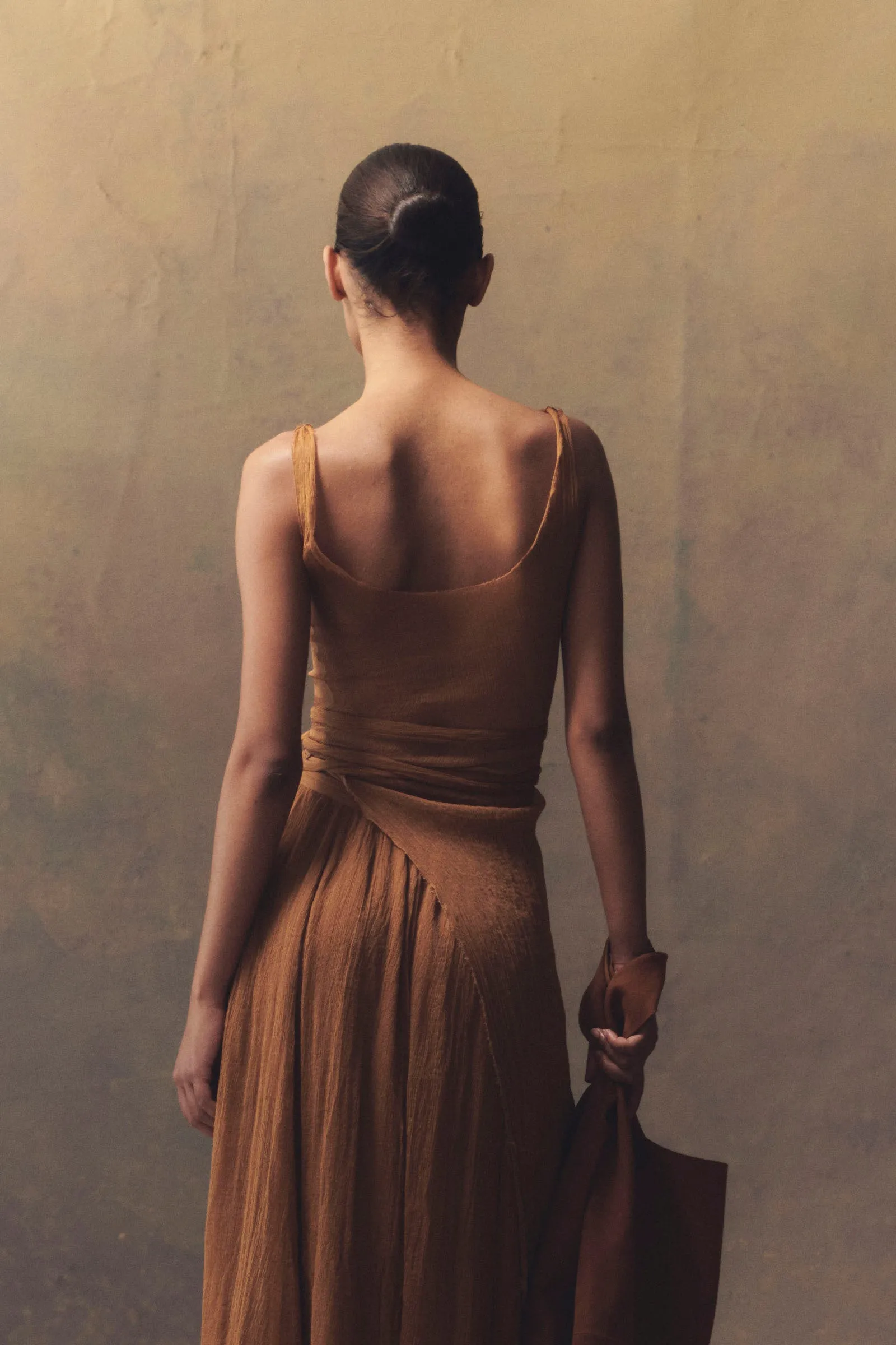 Aura, top de tirantes en seda bronce sold by Cortana product image thumbnail 5