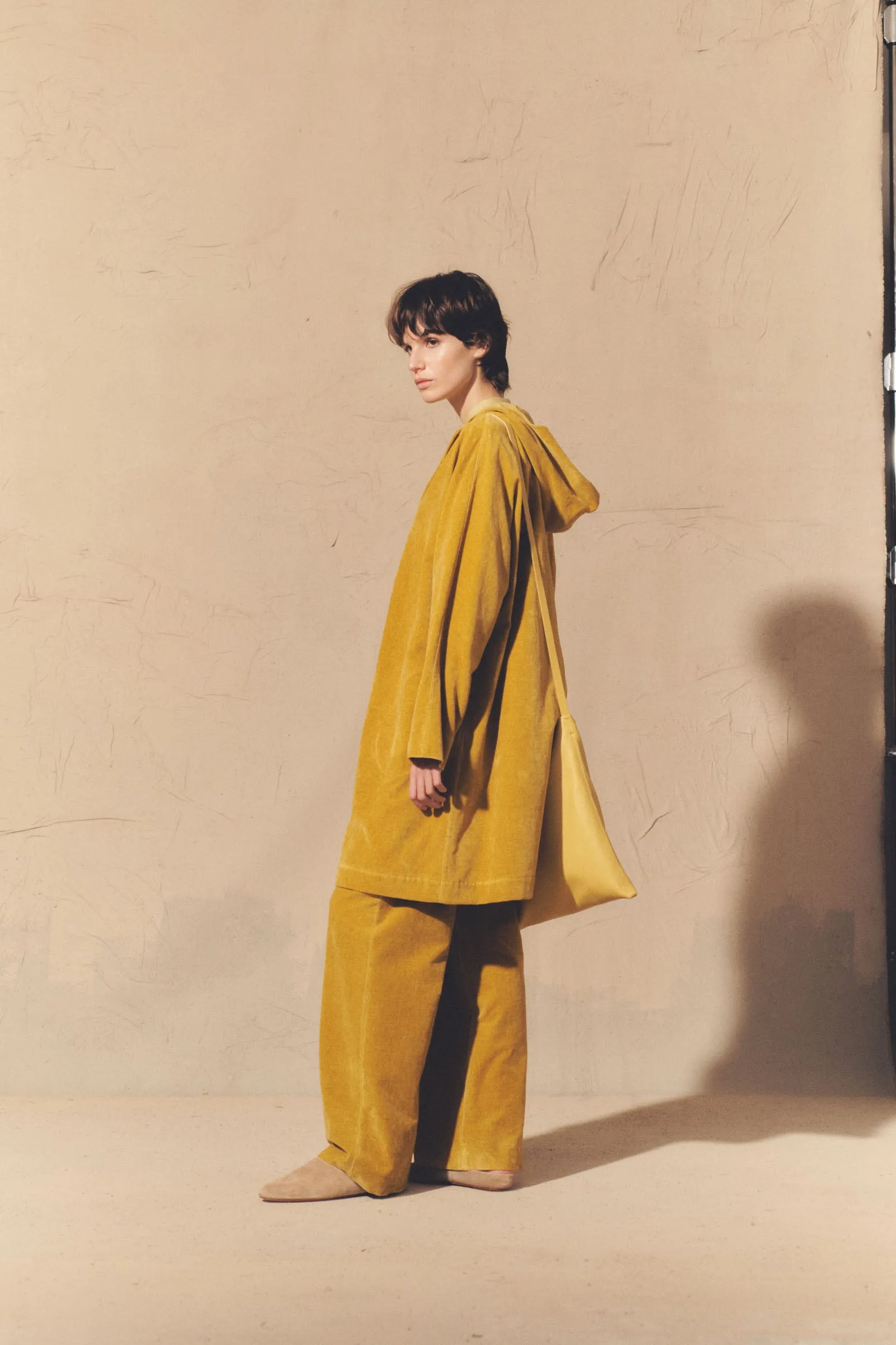 Leandra, pantalon en terciopelo dorado sold by Cortana product image thumbnail 5