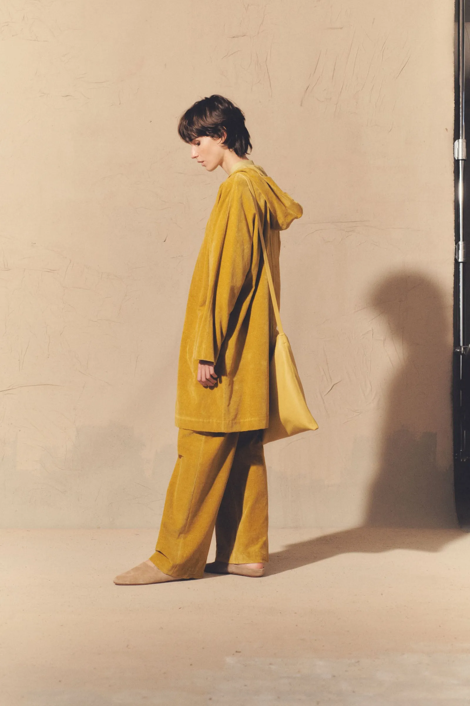 Leandra, pantalon en terciopelo dorado sold by Cortana product image thumbnail 2