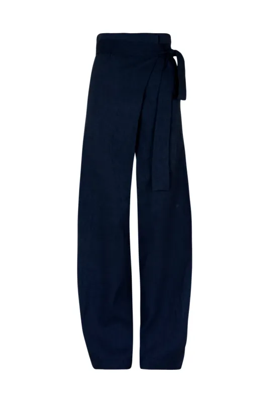 Arco, pantalon en lino y cupro azul intenso sold by Cortana