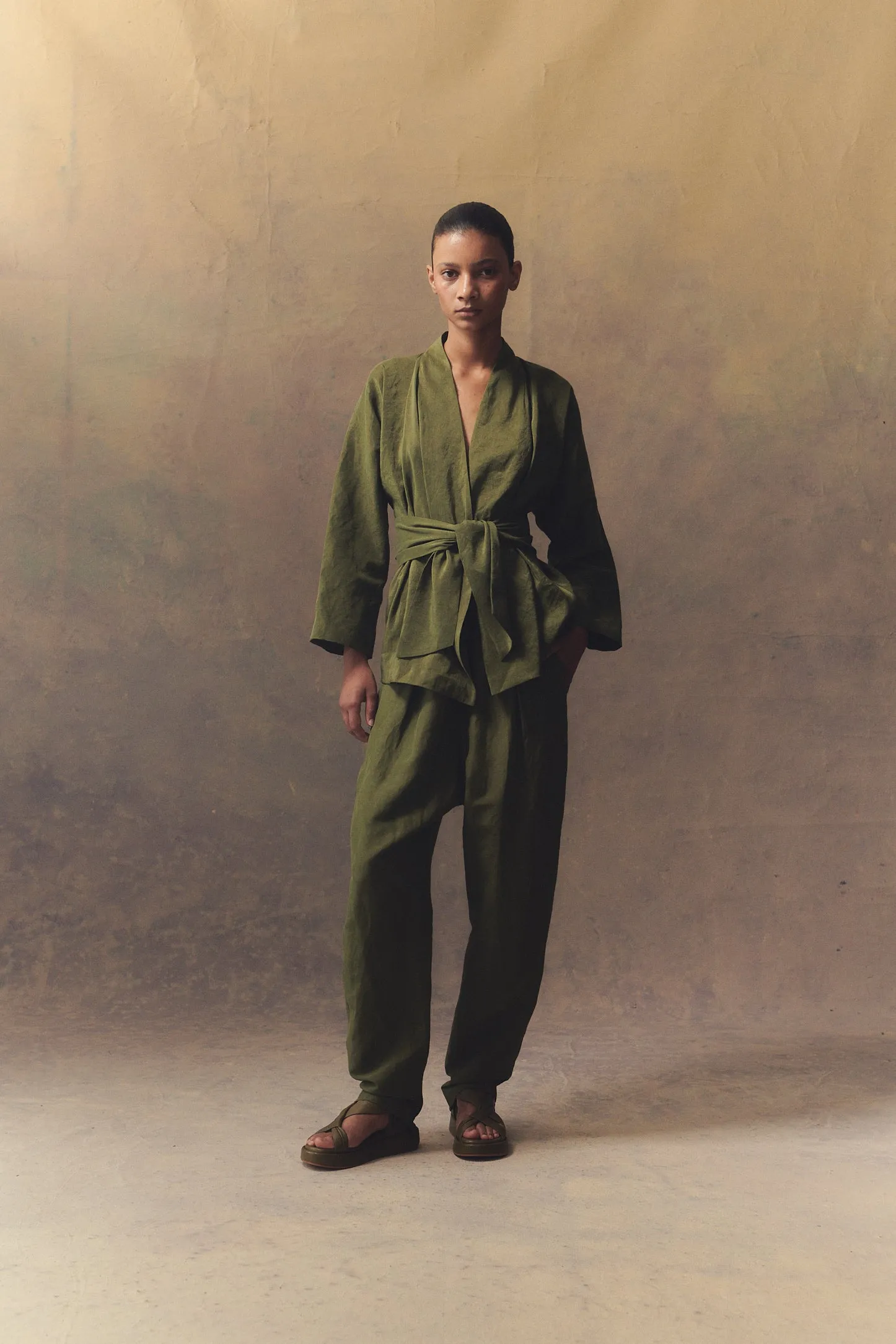 Ama, pantalon en lino y seda verde sold by Cortana product image thumbnail 4