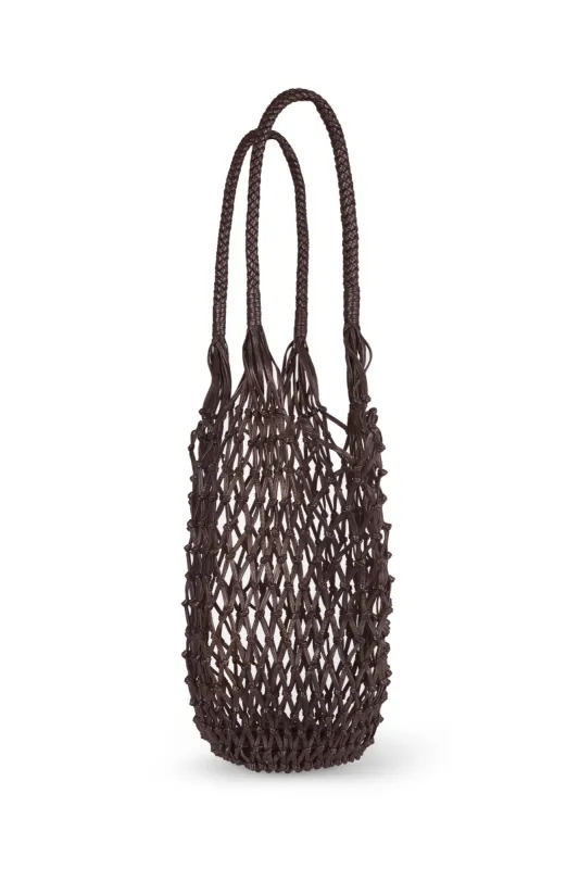 Fishnet, bolso en rejilla de cuero marrón sold by Cortana