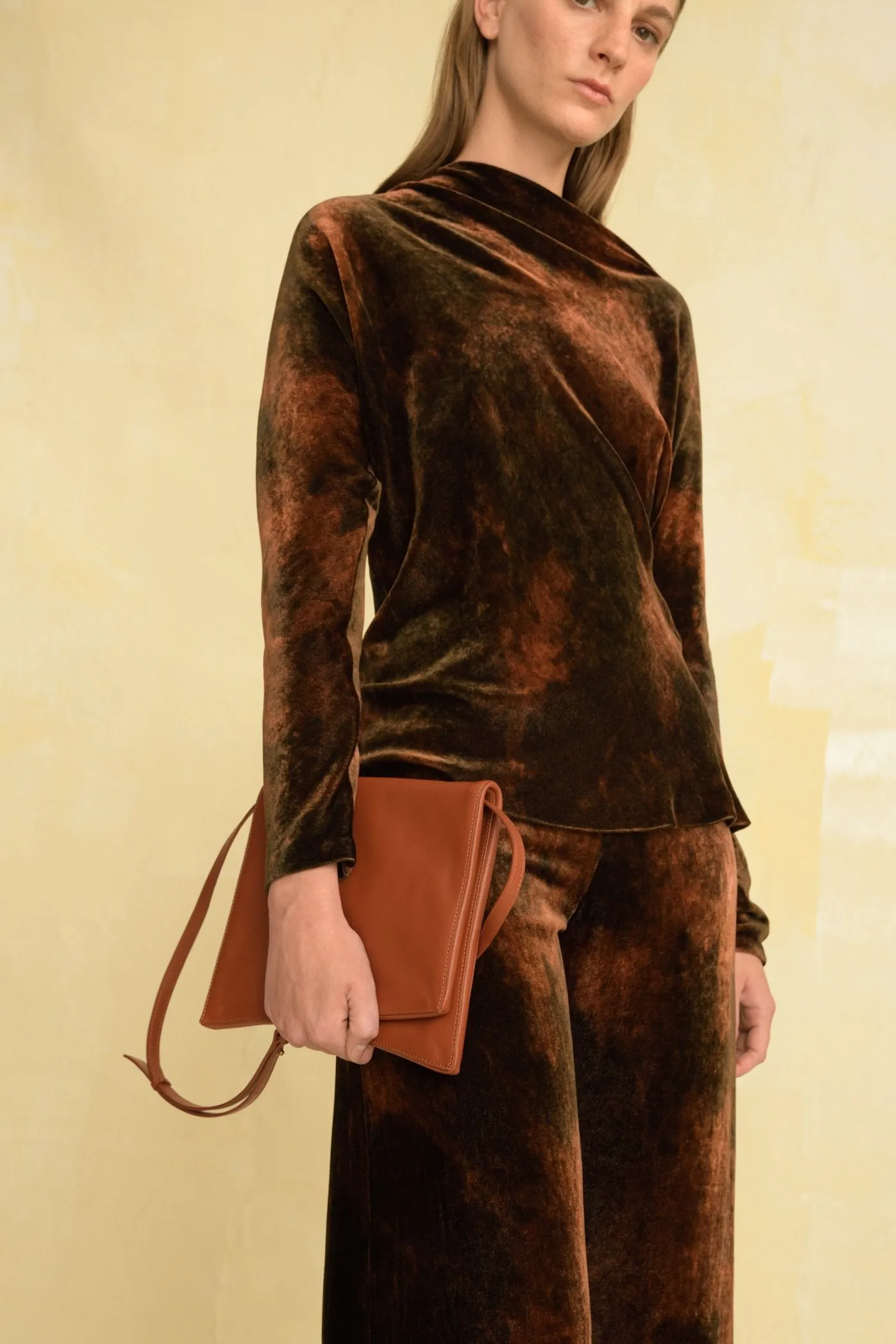 Angelina, pantalón ancho en terciopelo sold by Cortana product image thumbnail 4