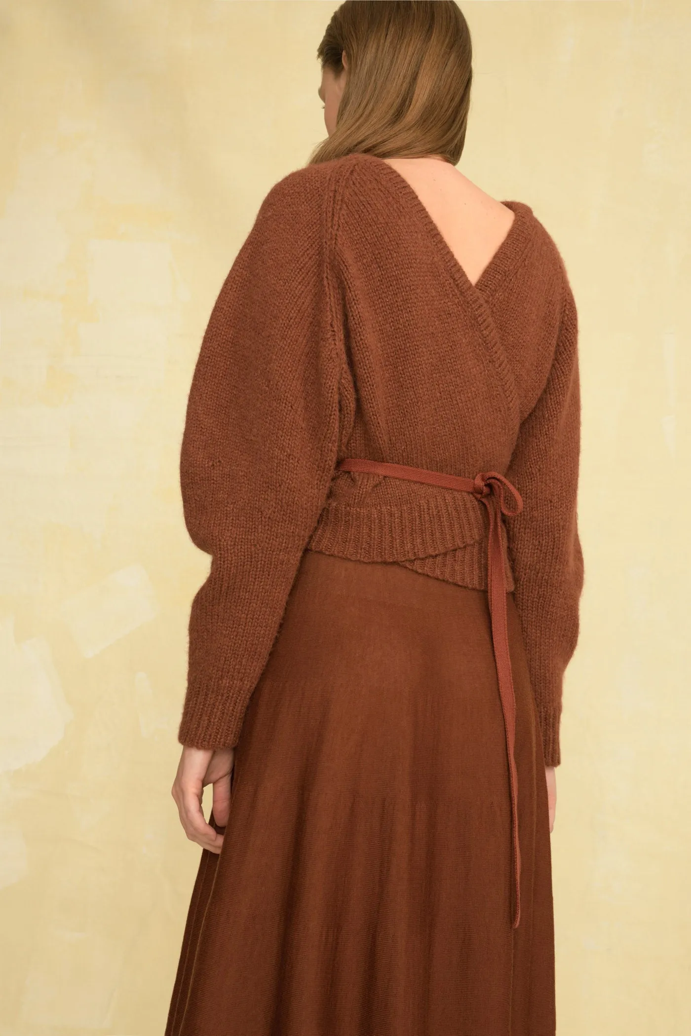 Gather, chaqueta en punto de alpaca lana merino y seda granate sold by Cortana product image thumbnail 5