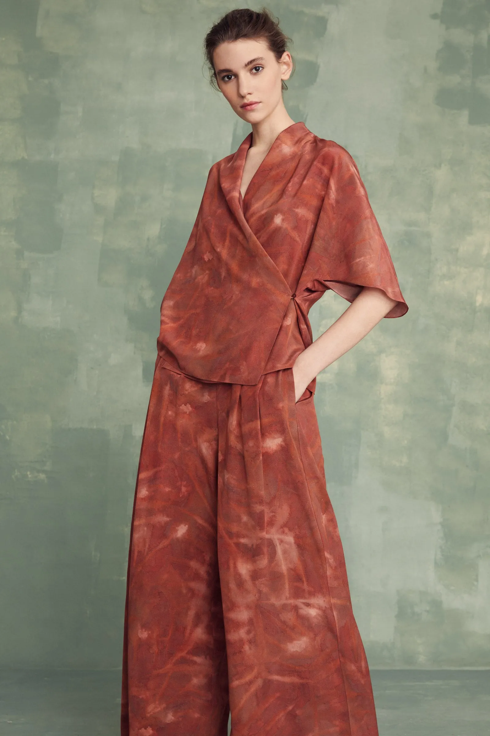 Lisa, pantalón en seda estampada sold by Cortana product image thumbnail 5