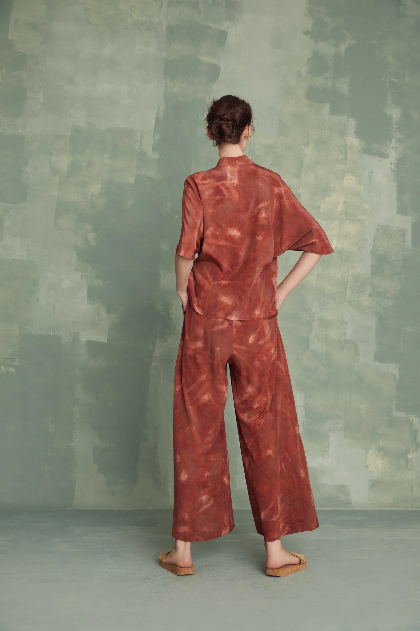 Lisa, pantalón en seda estampada sold by Cortana product image thumbnail 3