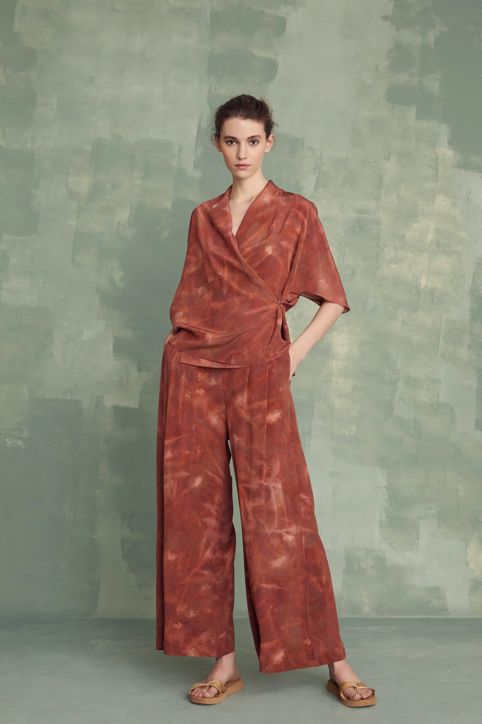 Lisa, pantalón en seda estampada sold by Cortana product image thumbnail 2