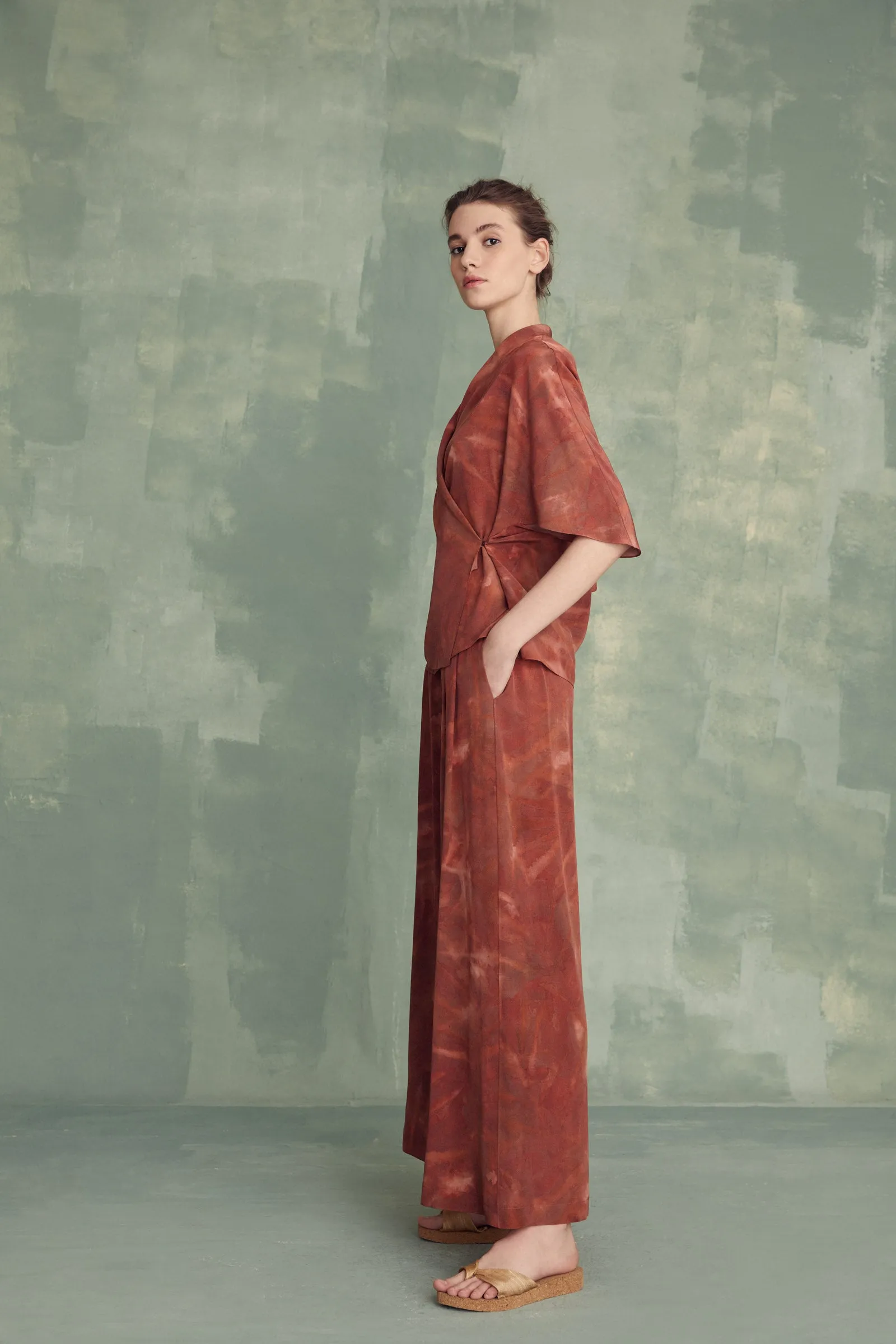 Lisa, pantalón en seda estampada sold by Cortana product image thumbnail 4