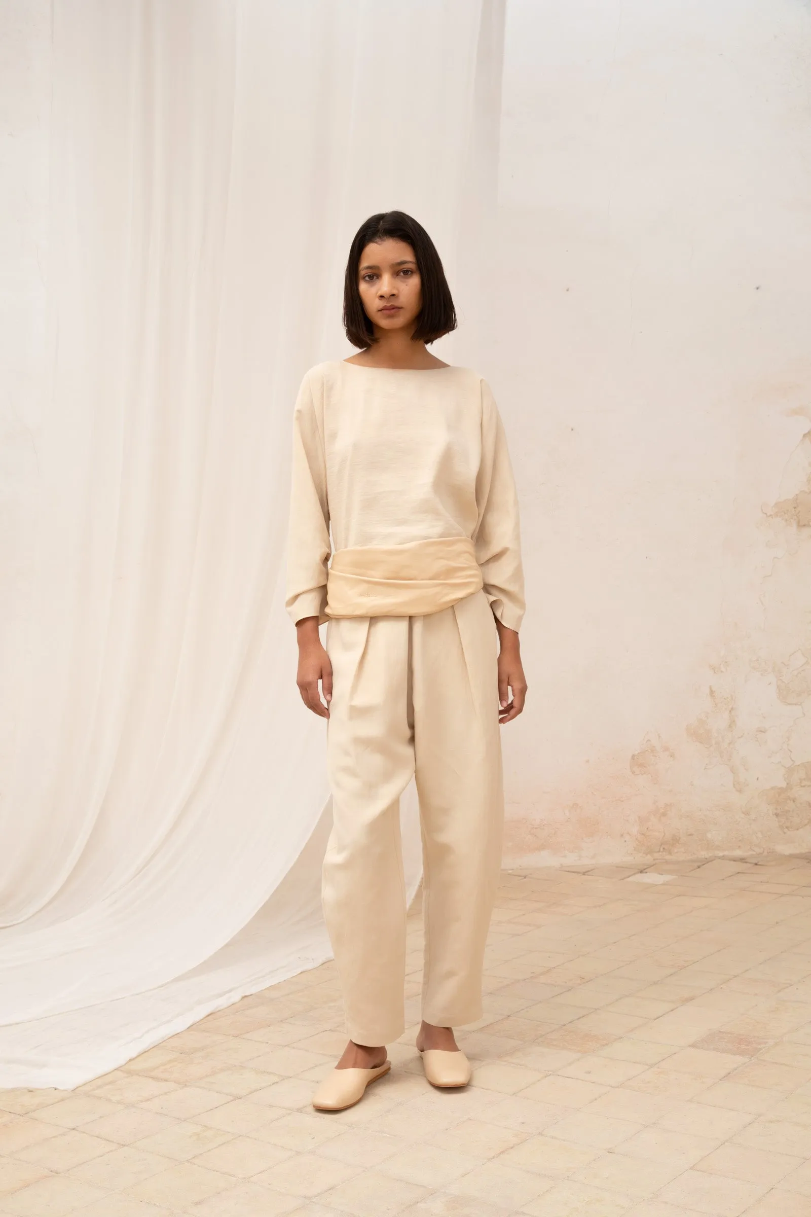 Ama, pantalon en lino y seda beige sold by Cortana product image thumbnail 4