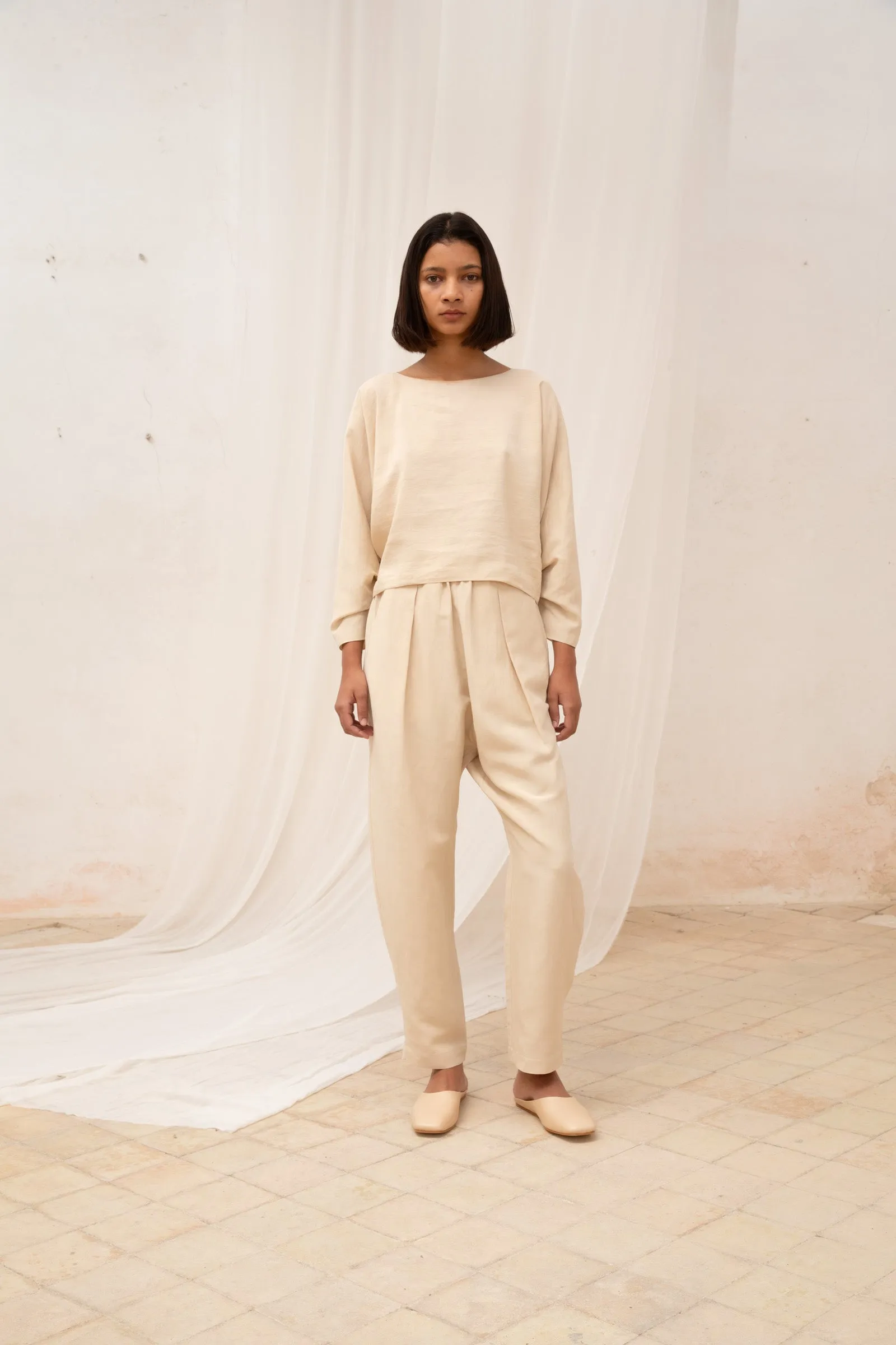 Ama, pantalon en lino y seda beige sold by Cortana product image thumbnail 2