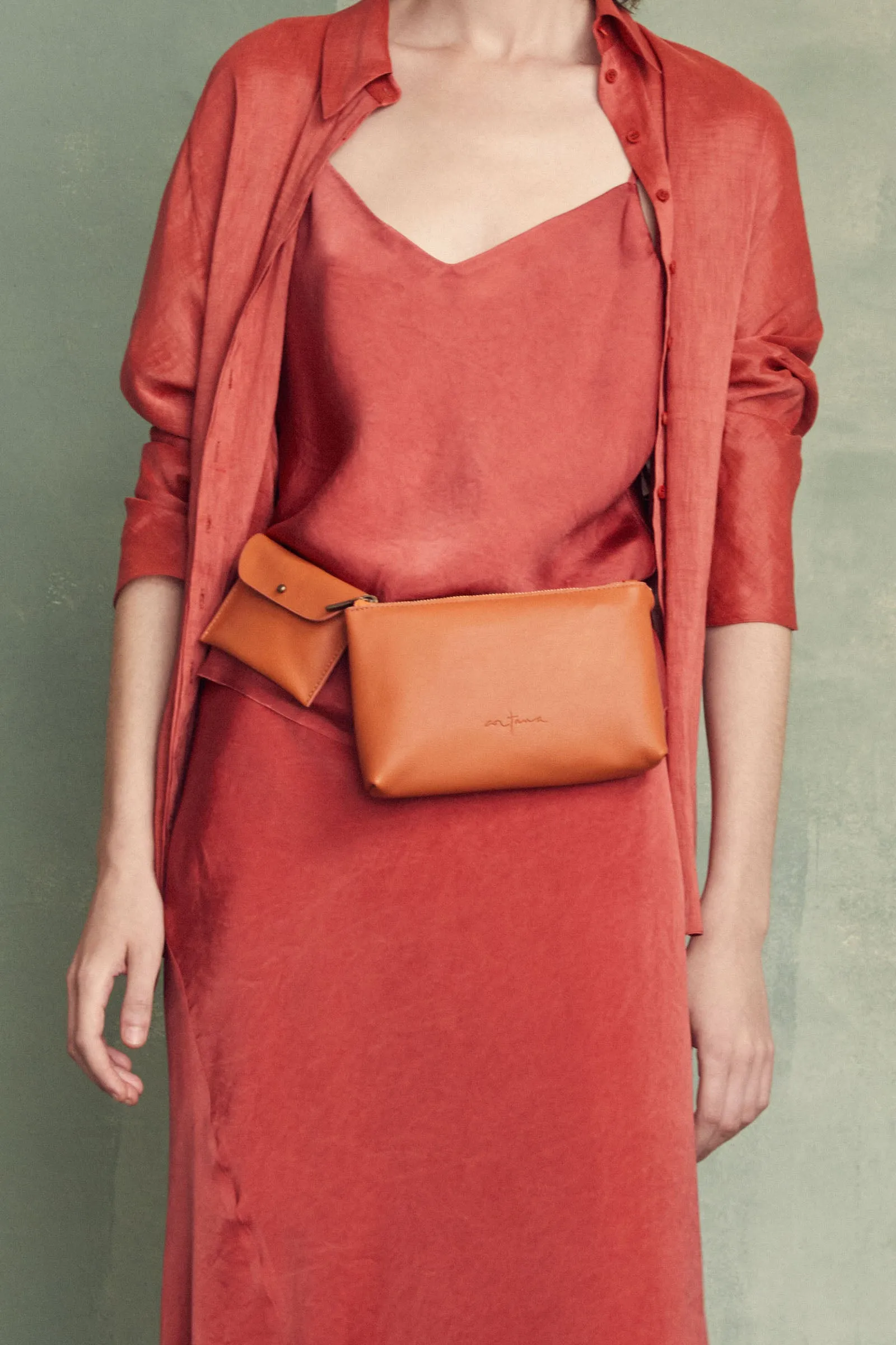 Petra, riñonera en cuero naranja sold by Cortana product image thumbnail 2