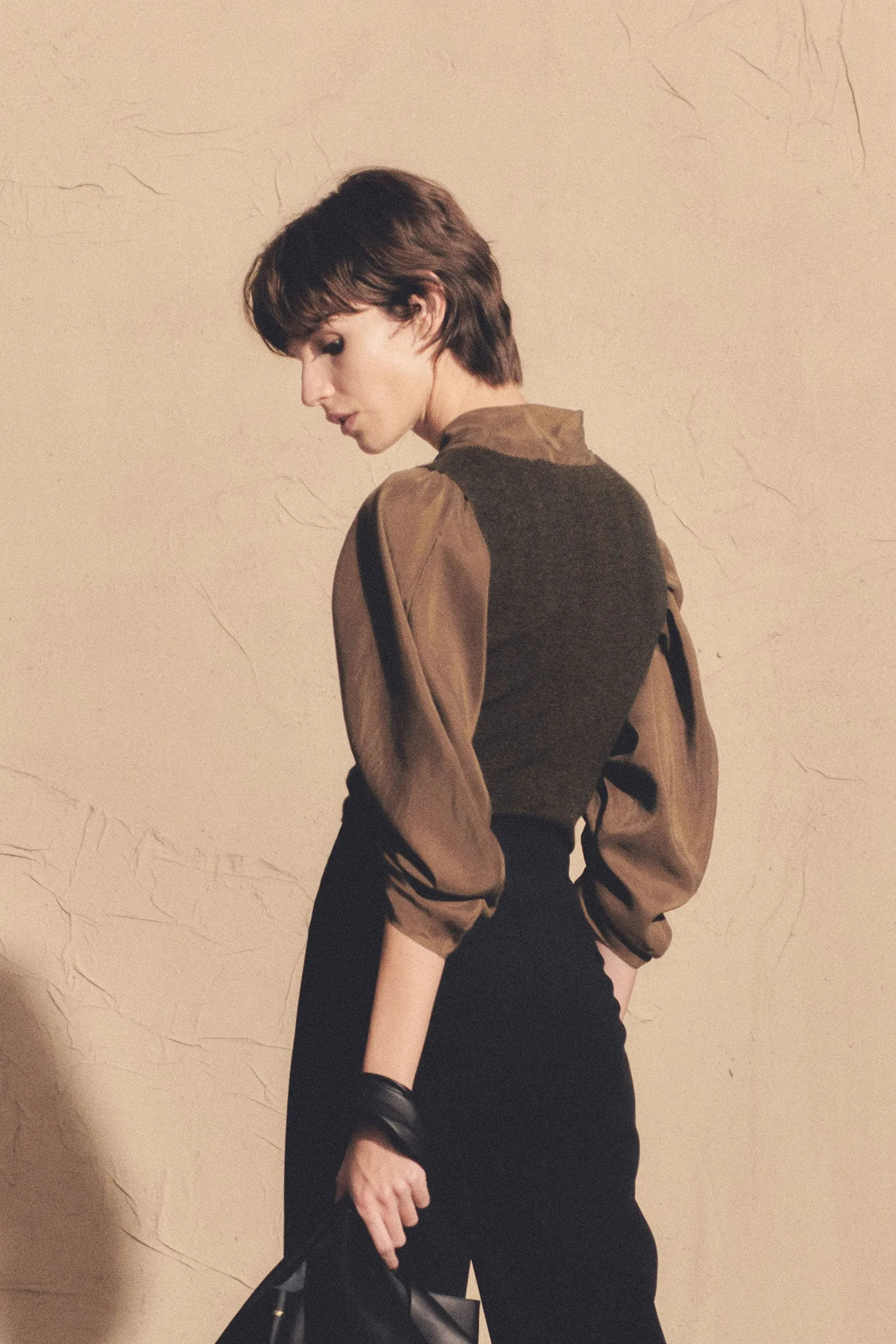 Medina, blusa en seda avellana sold by Cortana product image thumbnail 4