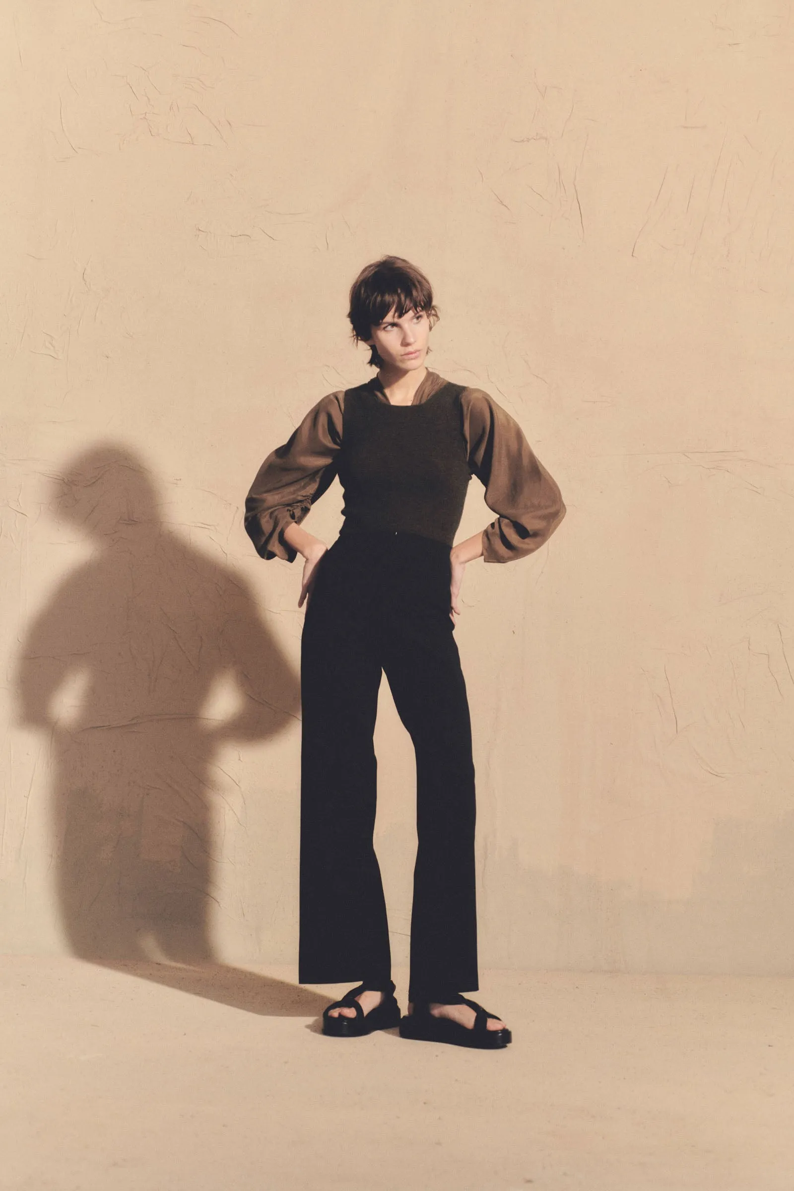 Medina, blusa en seda avellana sold by Cortana product image thumbnail 5