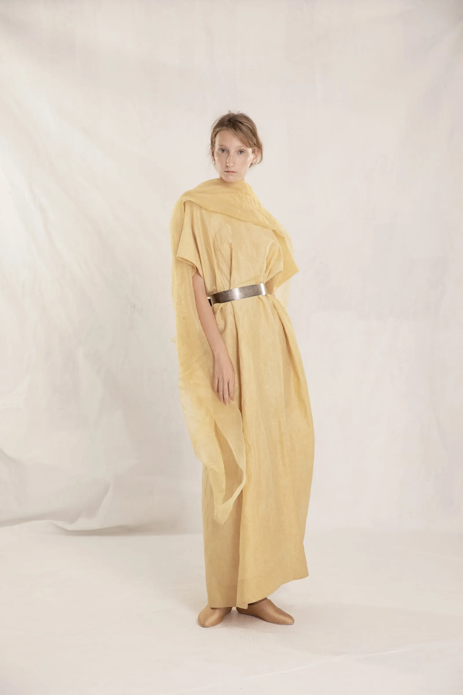 Paper, vestido largo en lino y seda dorado sold by Cortana product image thumbnail 3