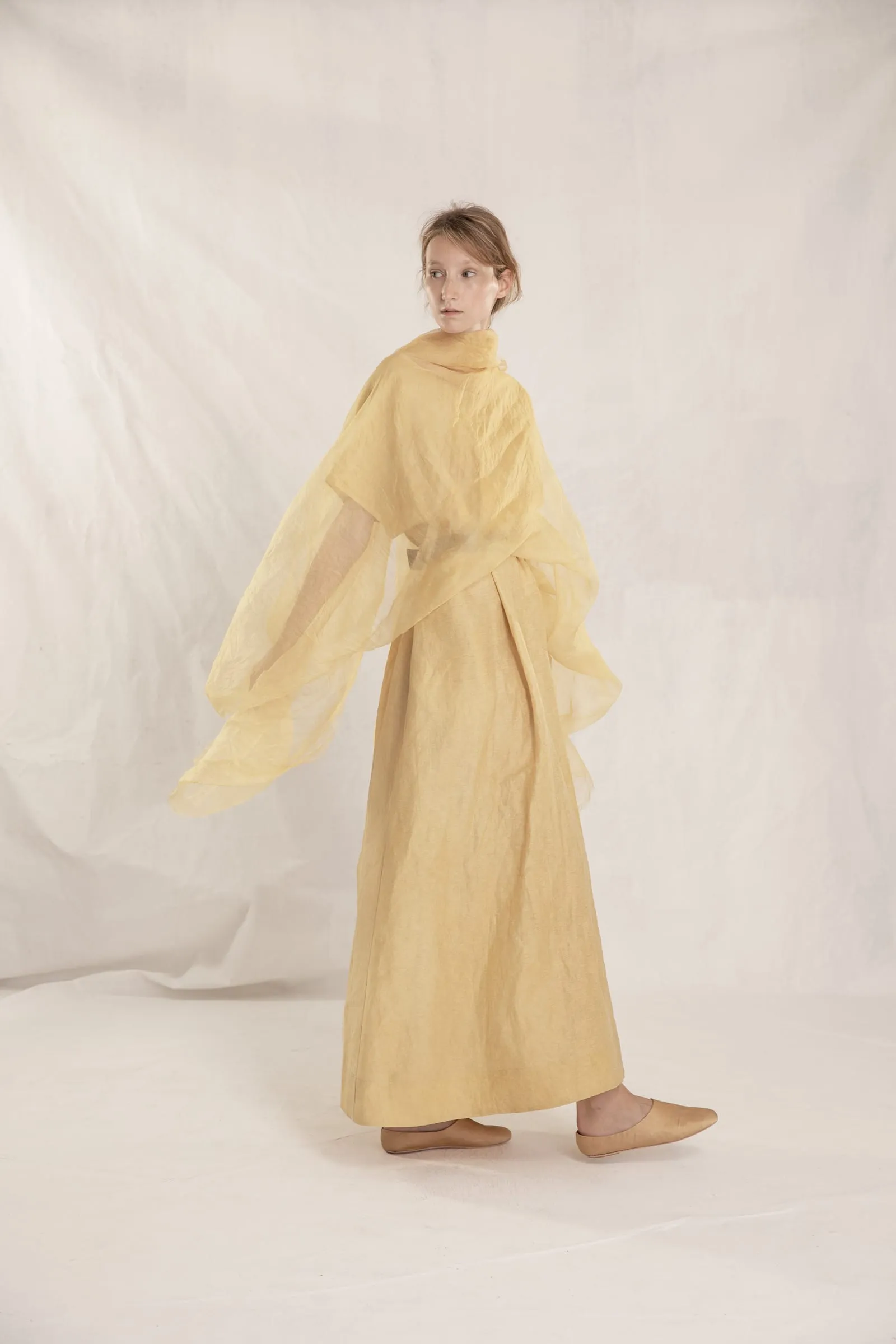 Paper, vestido largo en lino y seda dorado sold by Cortana product image thumbnail 5