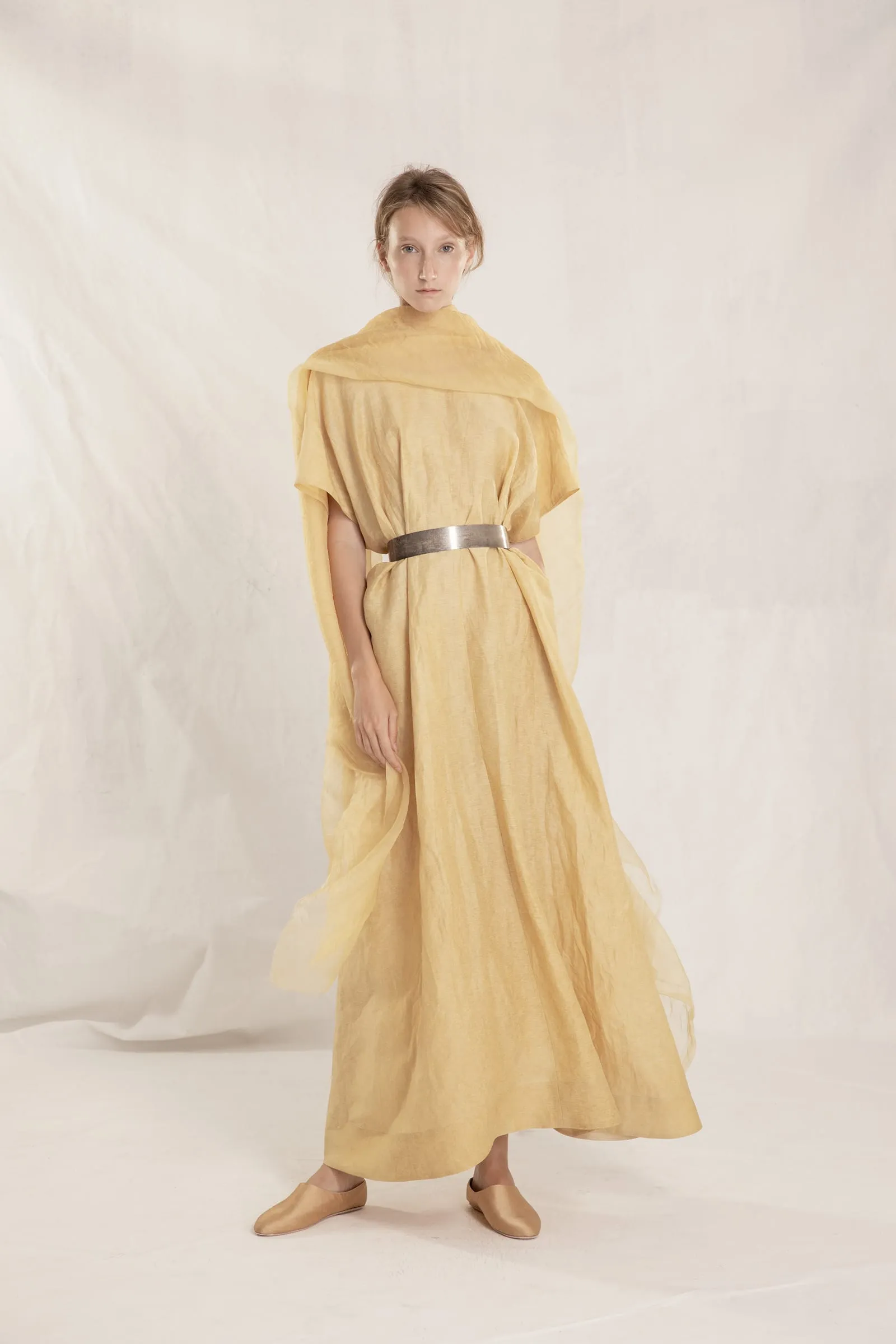 Paper, vestido largo en lino y seda dorado sold by Cortana product image thumbnail 2