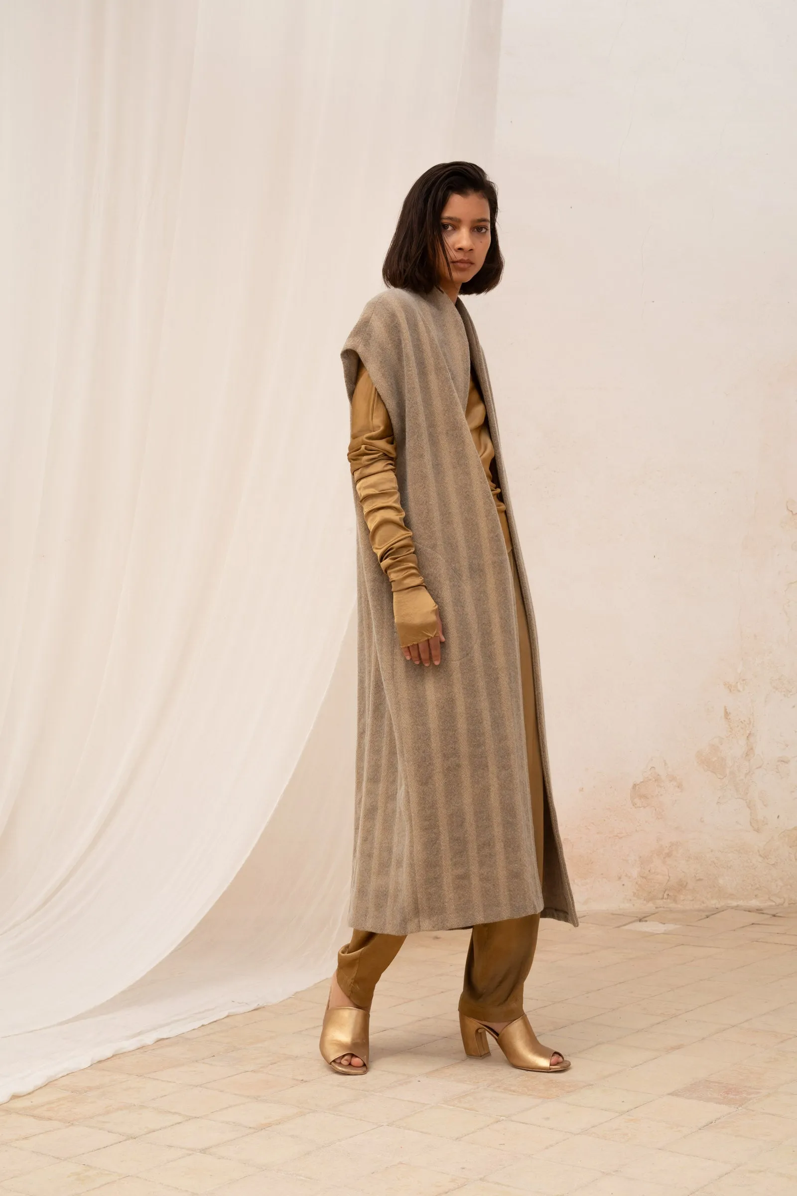 Postal, chaleco largo en lana virgen a rayas sold by Cortana product image thumbnail 3