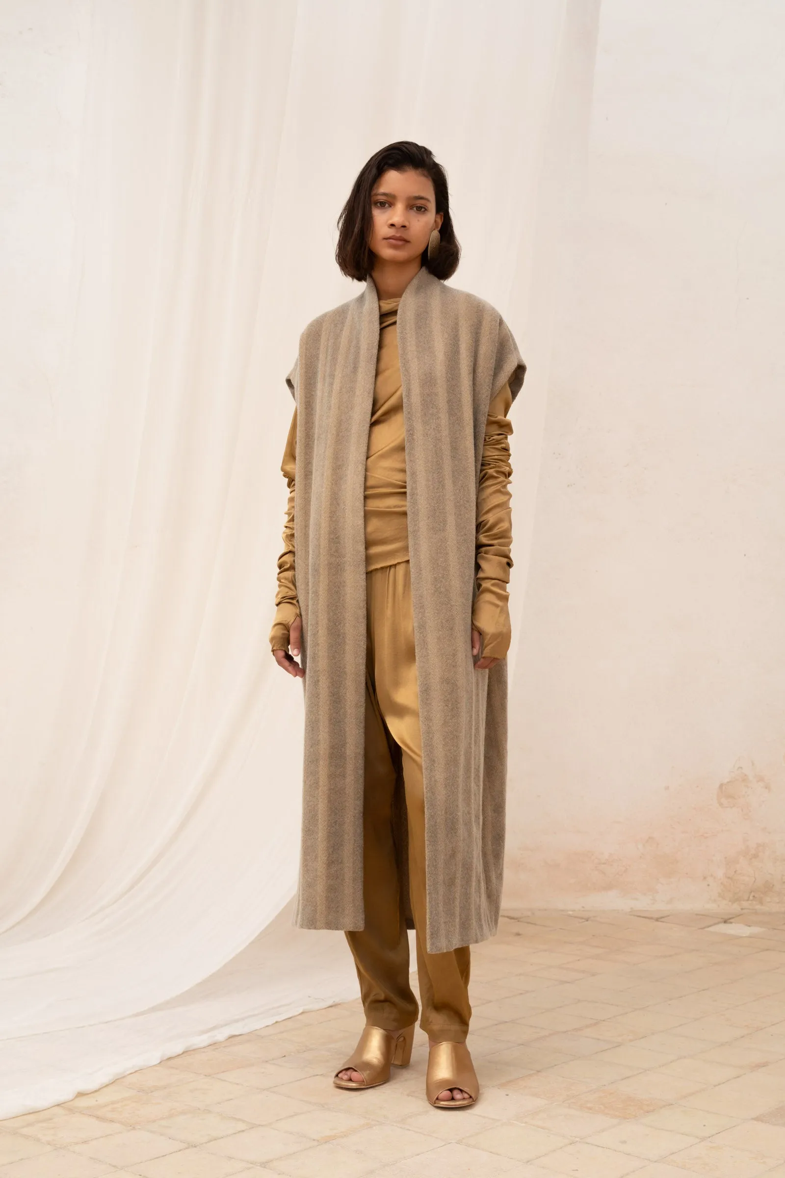 Postal, chaleco largo en lana virgen a rayas sold by Cortana product image thumbnail 2