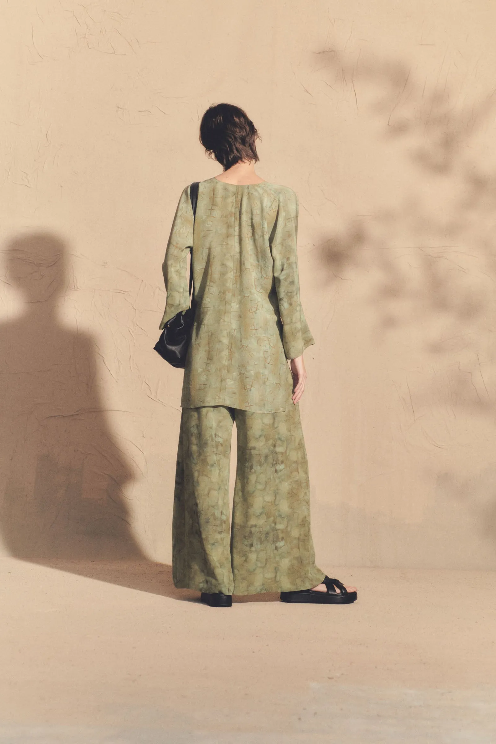 Amina, pantalón en seda amantis print sold by Cortana product image thumbnail 5