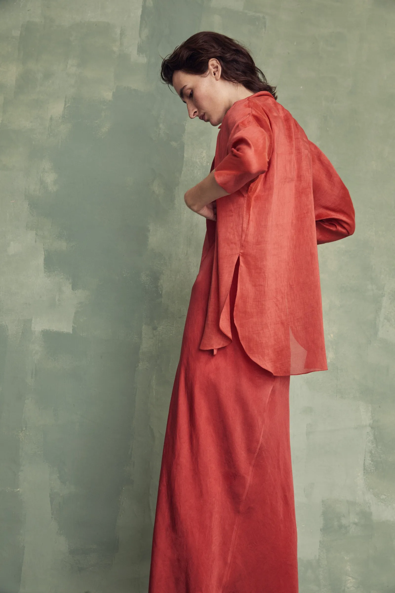 Mikaela, camisa en lino y seda roja sold by Cortana product image thumbnail 3