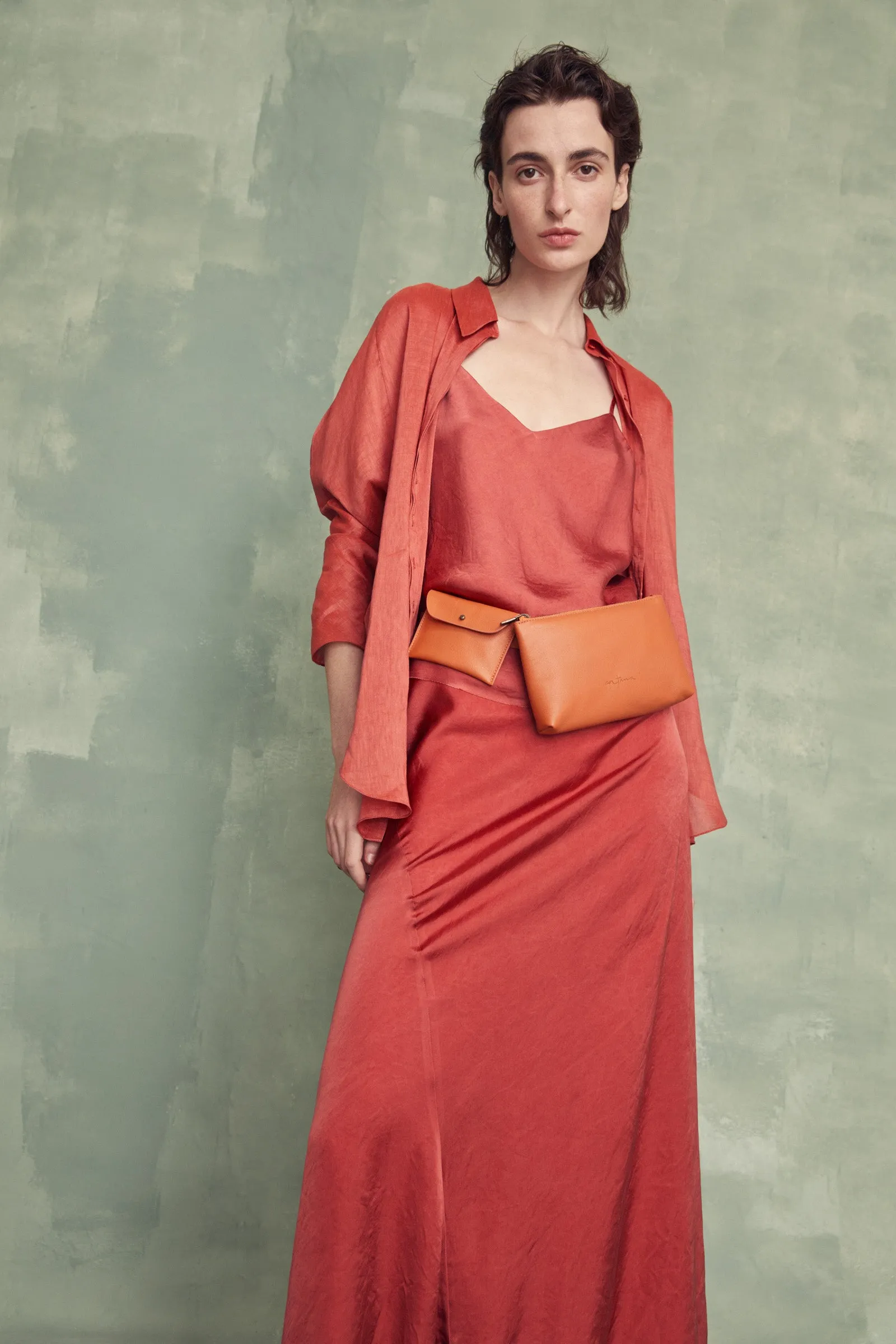 Mikaela, camisa en lino y seda roja sold by Cortana product image thumbnail 5
