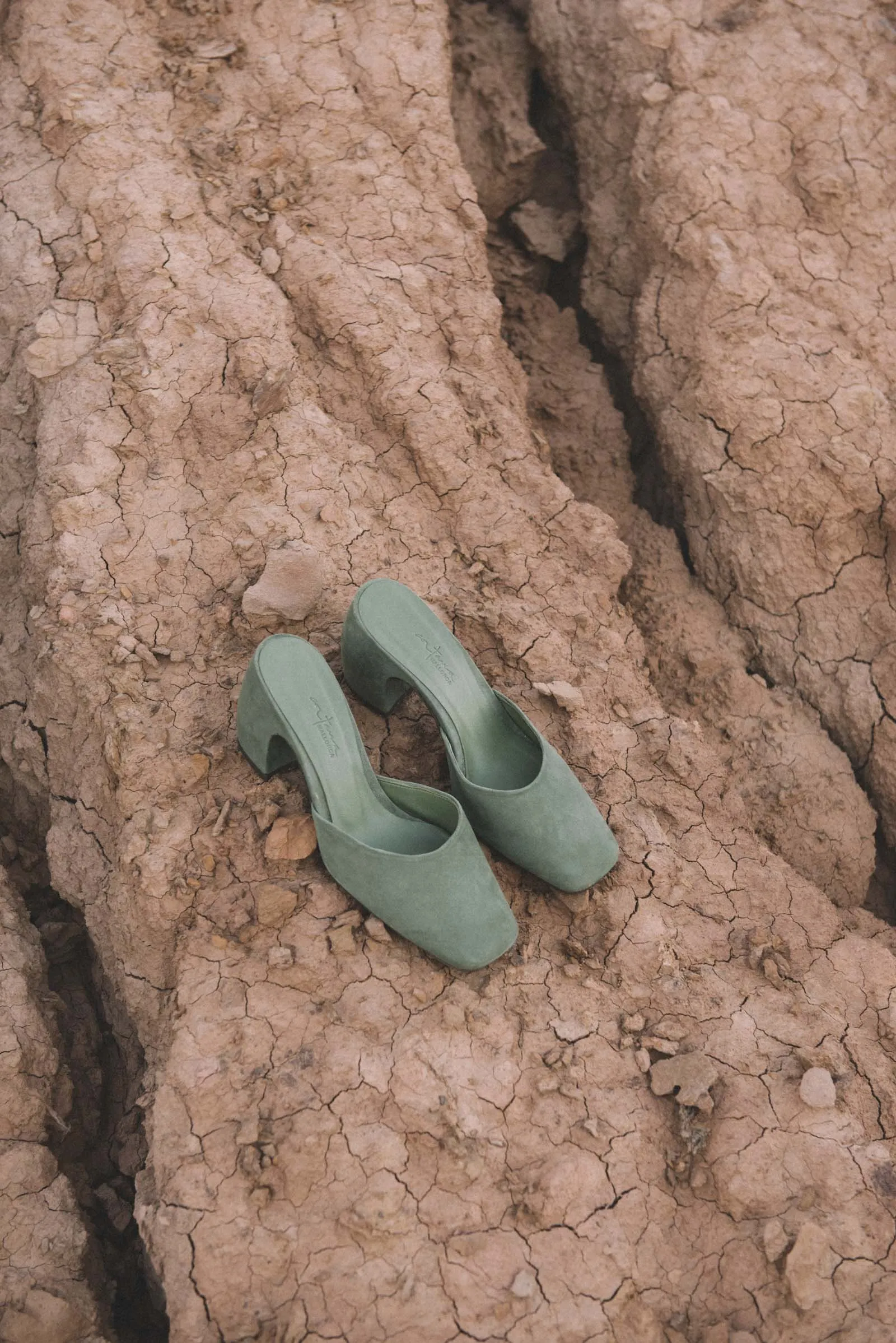 Luna, mule en ante verde mate sold by Cortana product image thumbnail 5