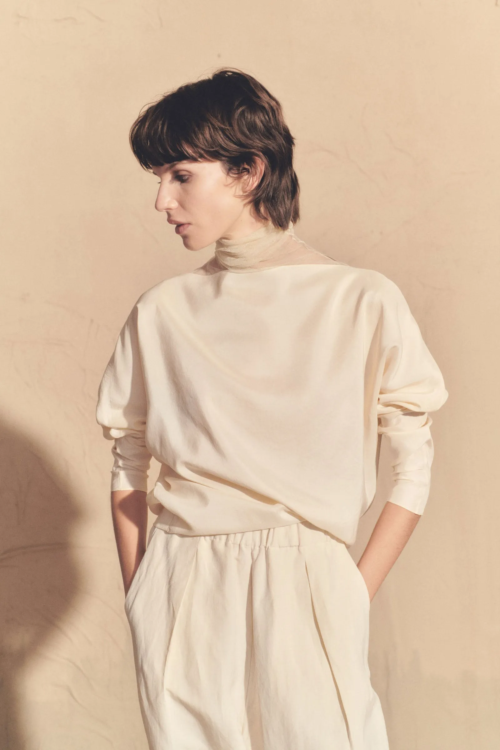 Pune, top en seda gris humo sold by Cortana product image thumbnail 4