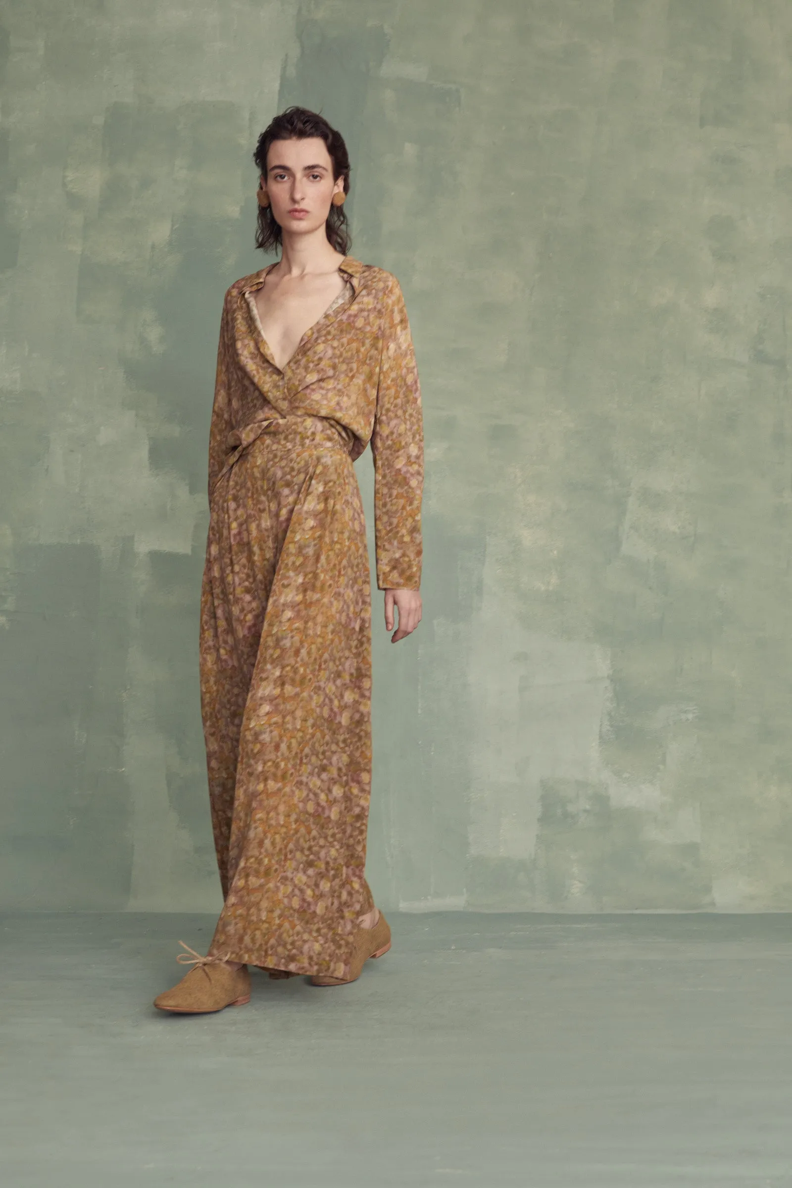 Carla, pantalón en seda flora print sold by Cortana product image thumbnail 2