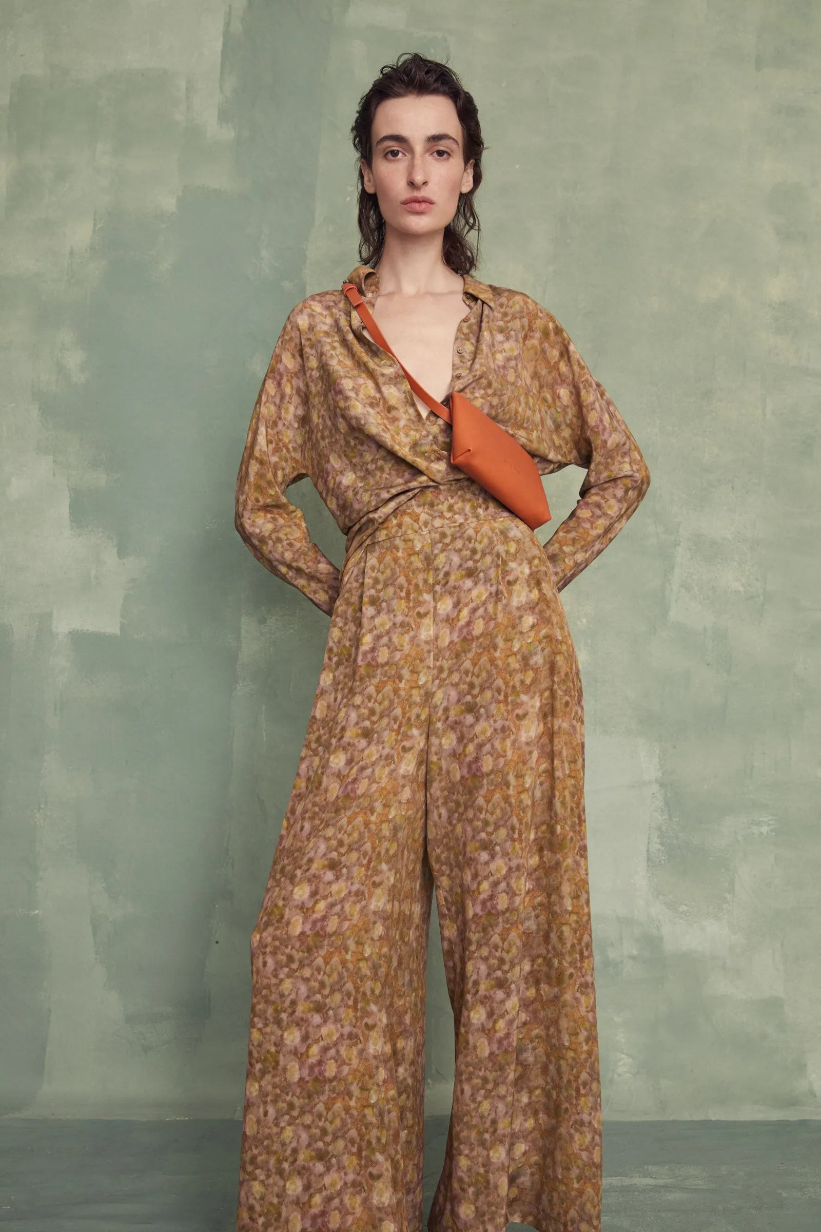 Carla, pantalón en seda flora print sold by Cortana product image thumbnail 5