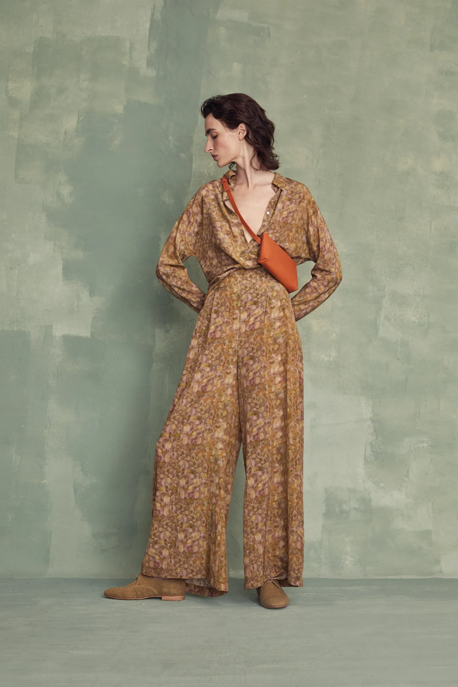 Carla, pantalón en seda flora print sold by Cortana product image thumbnail 3