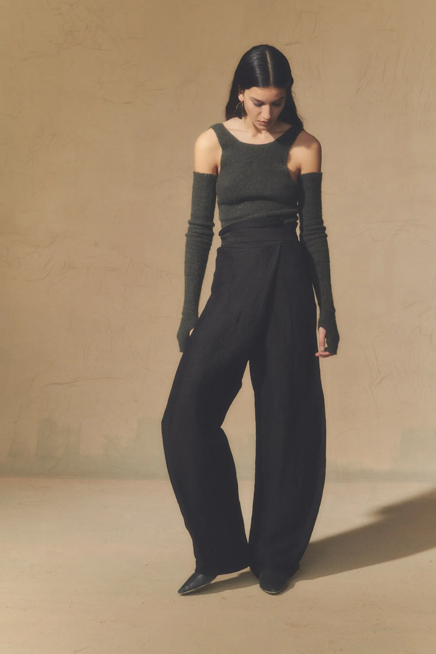 Bachata, pantalón en lino y seda negro sold by Cortana product image thumbnail 2
