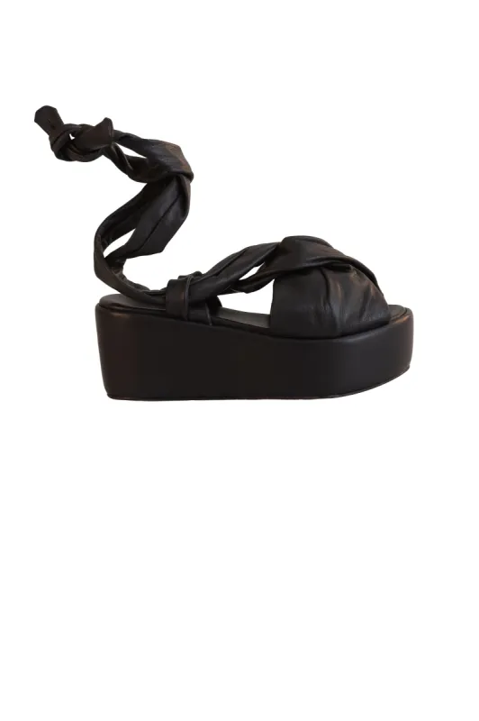 Cleo, sandalia plataforma en bluenero sold by Cortana