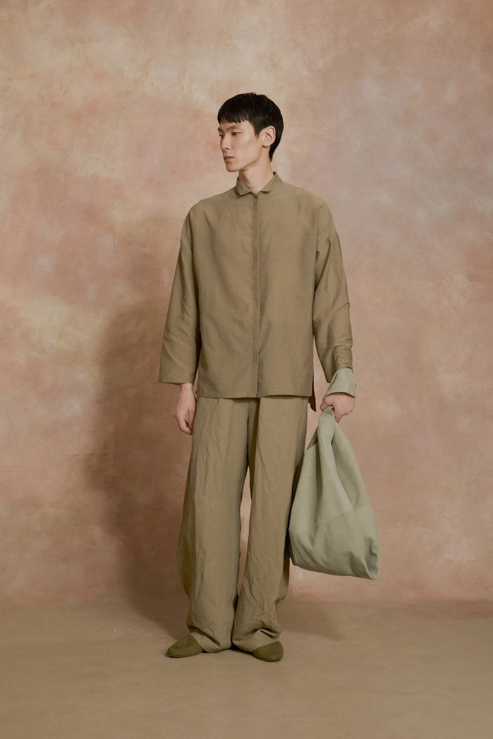 U XL, bolso de ante verde sold by Cortana product image thumbnail 4