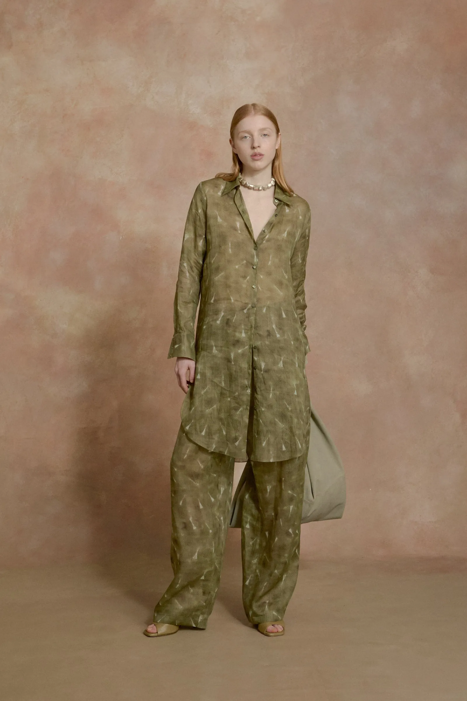 U XL, bolso de ante verde sold by Cortana product image thumbnail 2