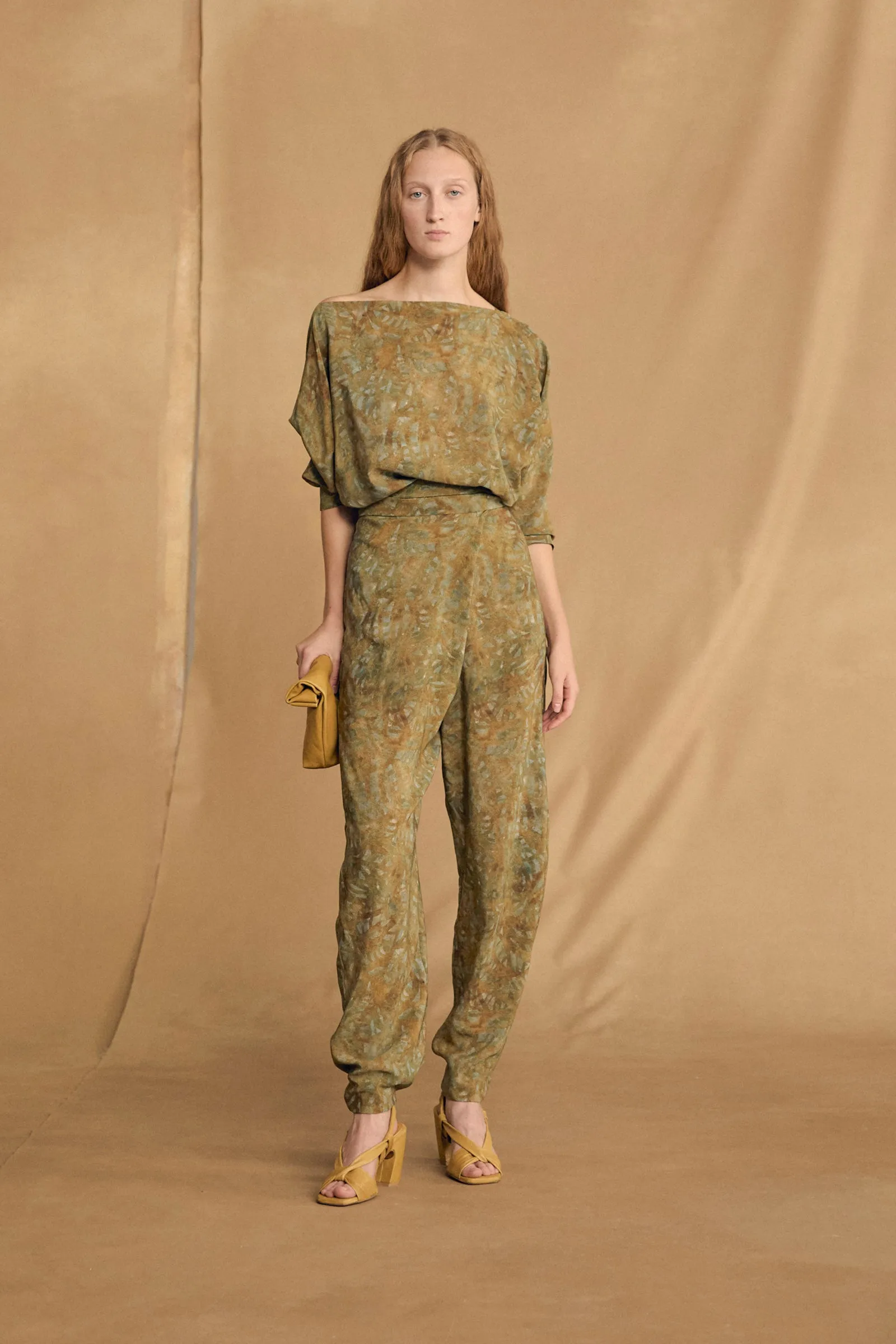 Lil, pantalon de seda trap print sold by Cortana product image thumbnail 3