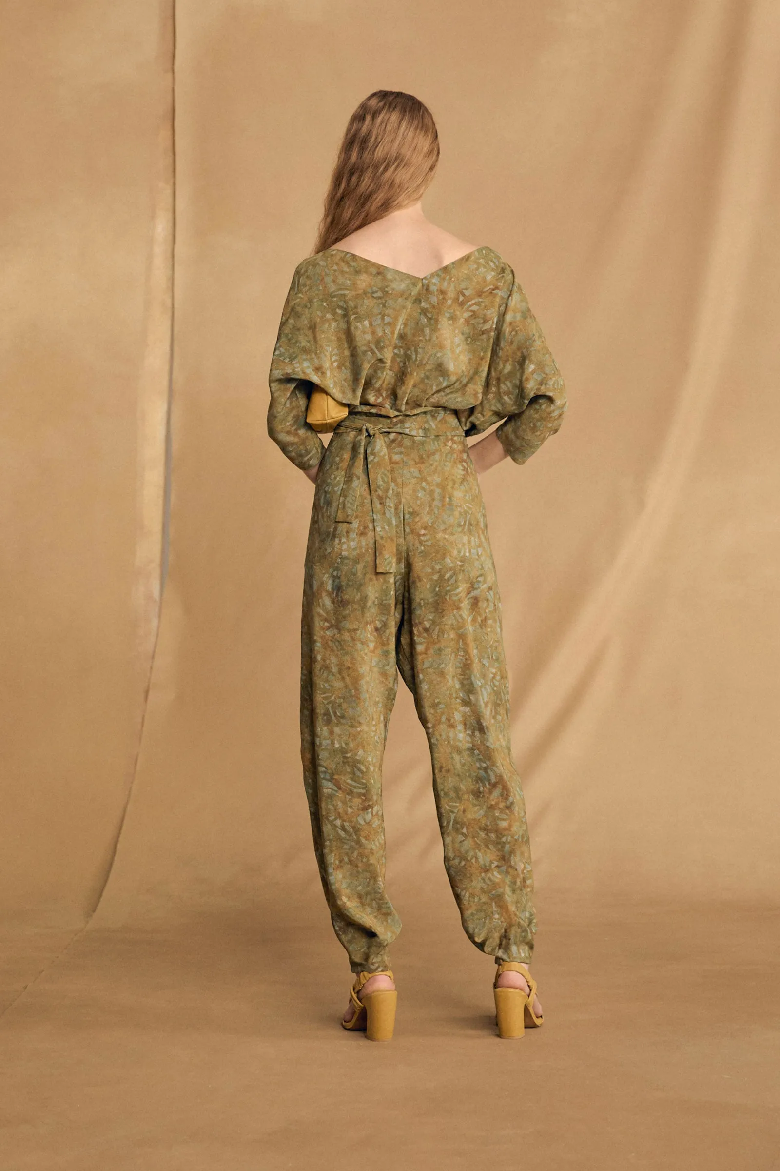 Lil, pantalon de seda trap print sold by Cortana product image thumbnail 5