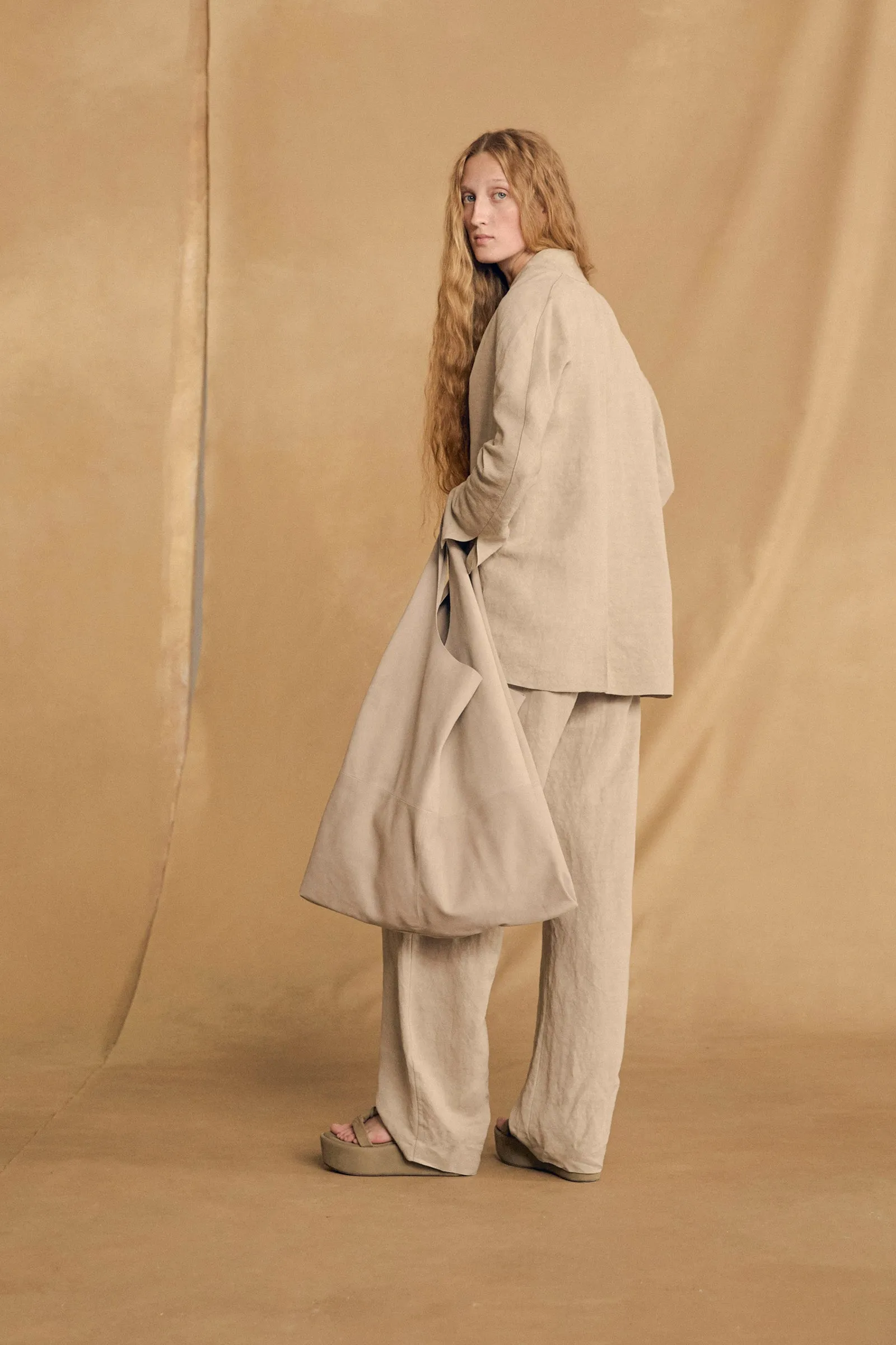 U XL, bolso de ante piedra sold by Cortana product image thumbnail 3