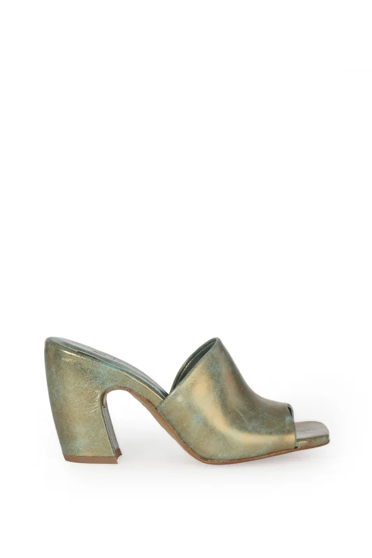 Janis, mules de cuero bronce turquesa sold by Cortana