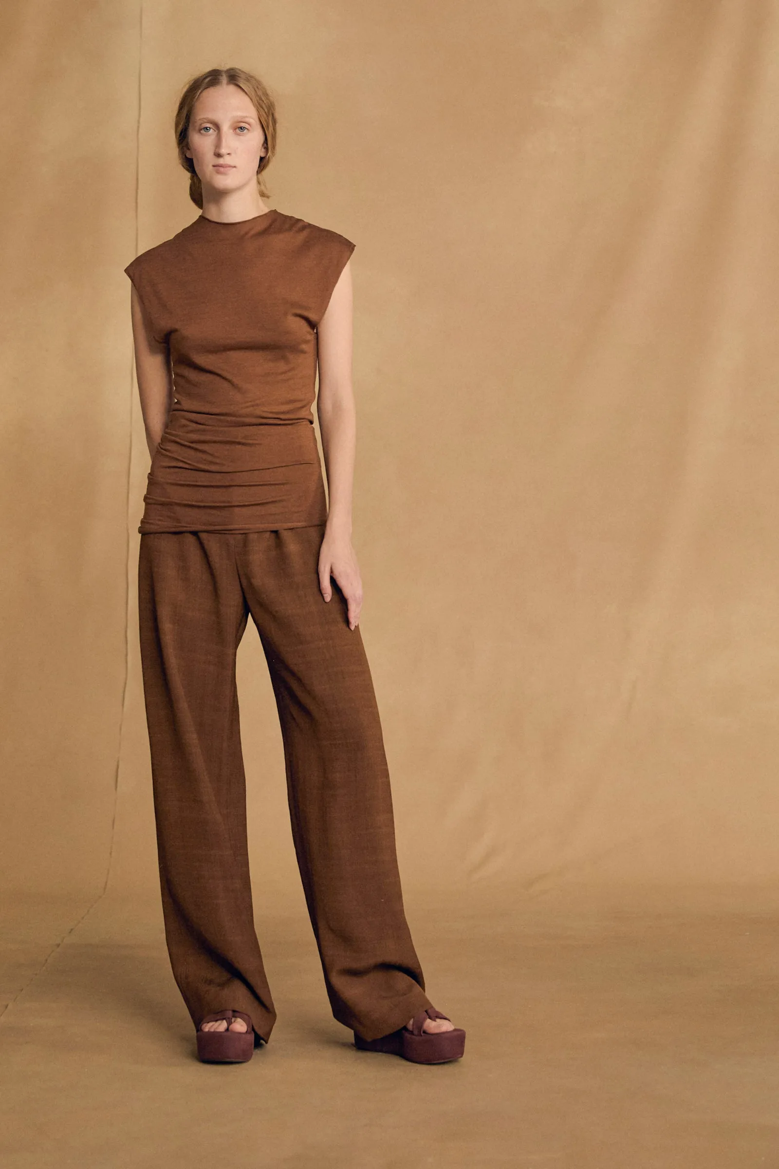 Donia, top de punto canela sold by Cortana product image thumbnail 2