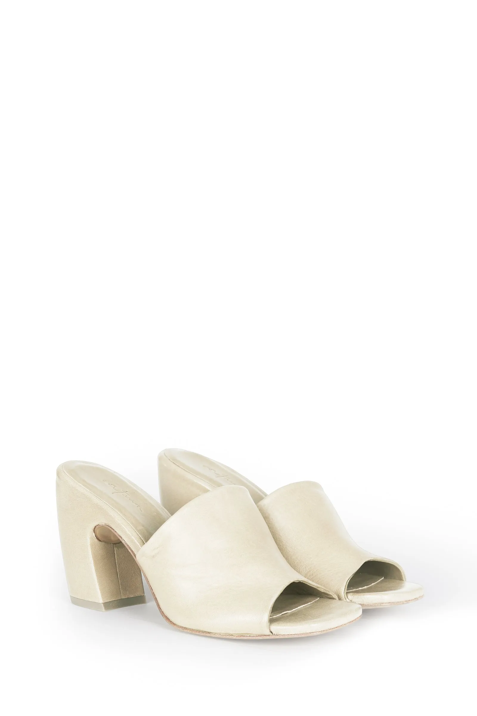 Janis, mules de piel arena sold by Cortana product image thumbnail 4